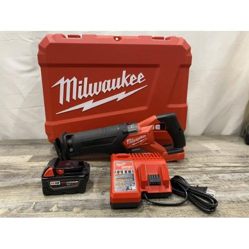 LIKE NEW - Milwaukee FUEL 18V Lithium-Ion Brushless Cordless SAWZALL Reciprocating Saw Kit