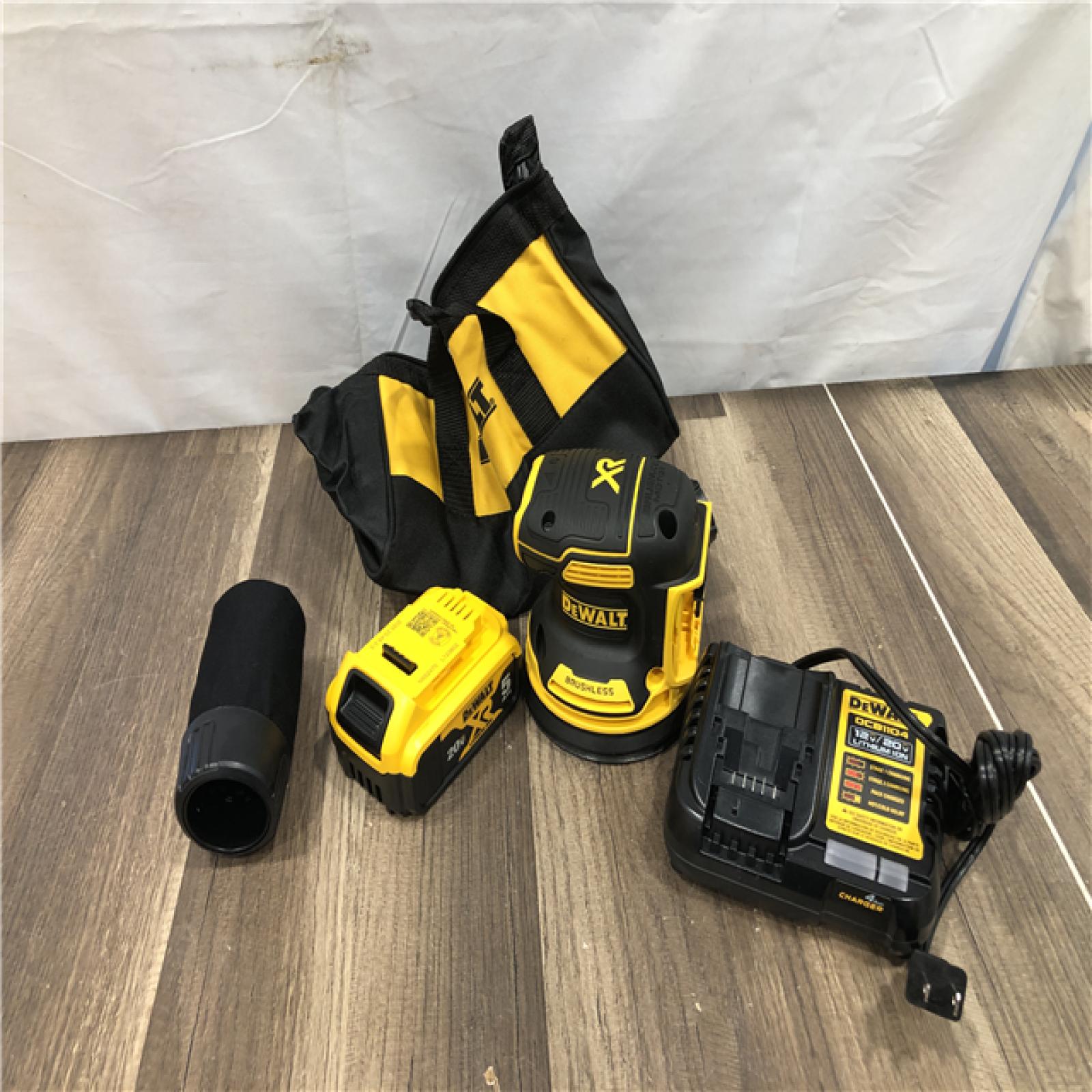 AS-IS DEWALT 20V MAX XR Cordless Brushless 5 in. Random Orbital Sander Kit
