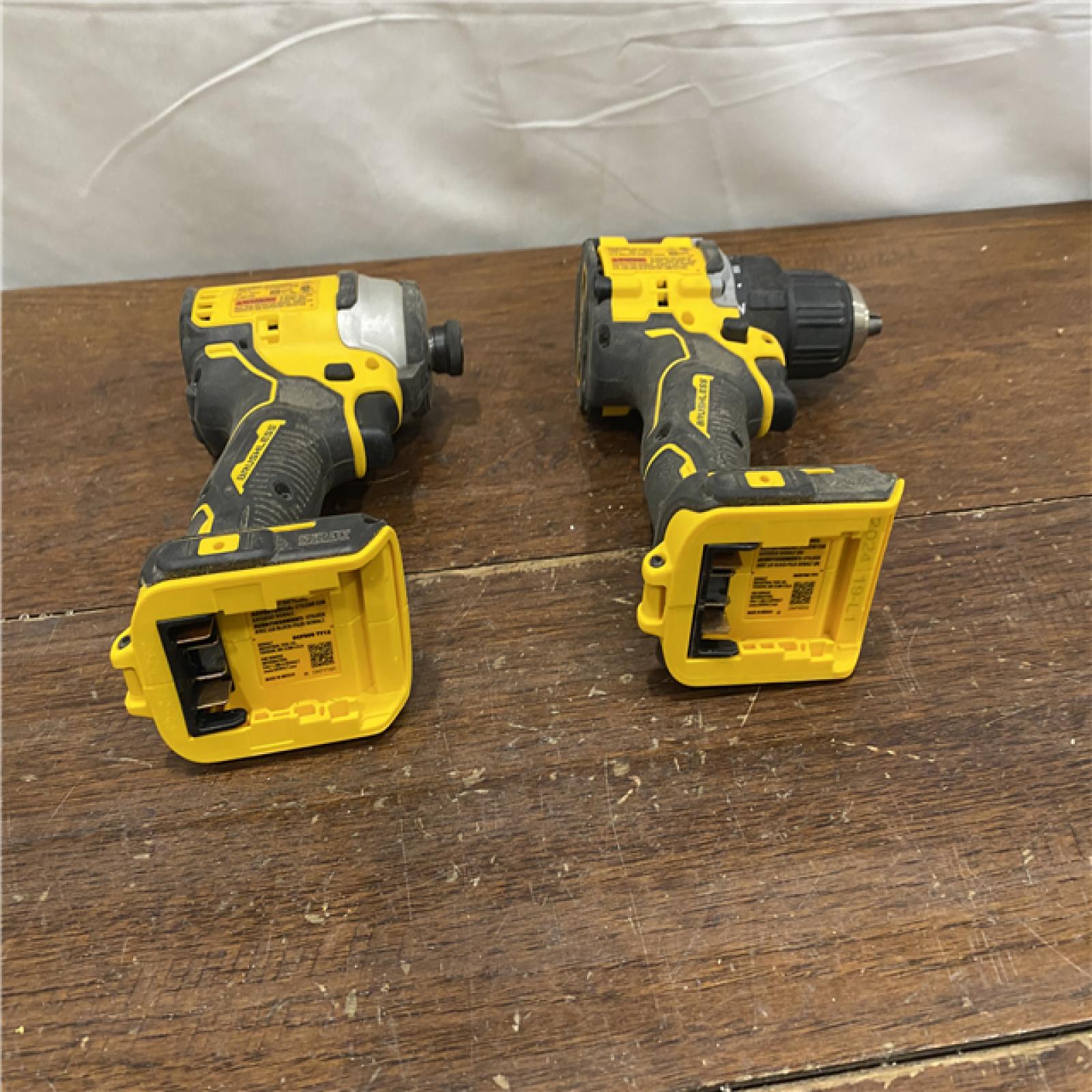 AS-IS DEWALT ATOMIC 20-Volt MAX Lithium-Ion Cordless Combo Kit (2-Tool) with (2) 2.0Ah Batteries, Charger and Bag