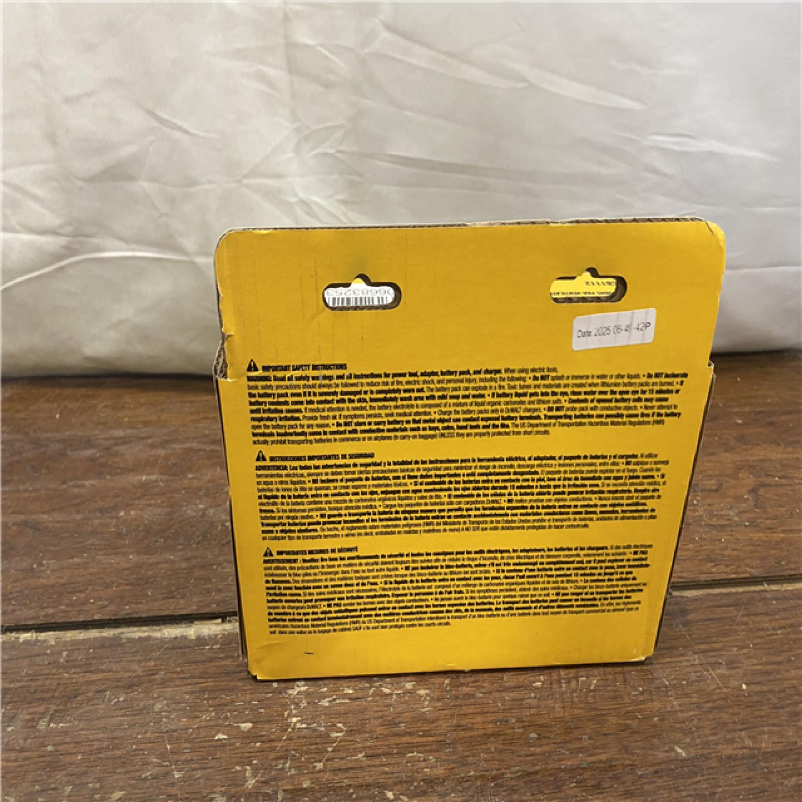 NEW Dewalt-DCB1112 12-Amp Fast Charger