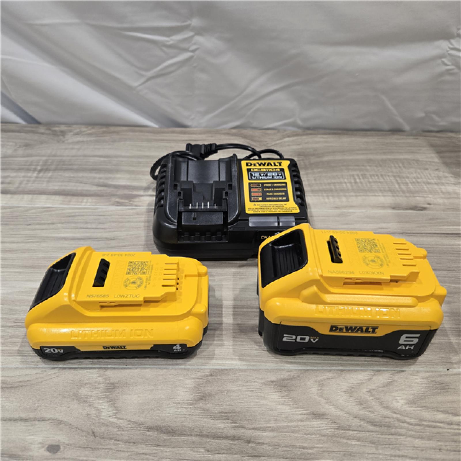 AS-IS DEWALT 20V MAX 6.0Ah and 4.0Ah Battery and Charger Starter Kit