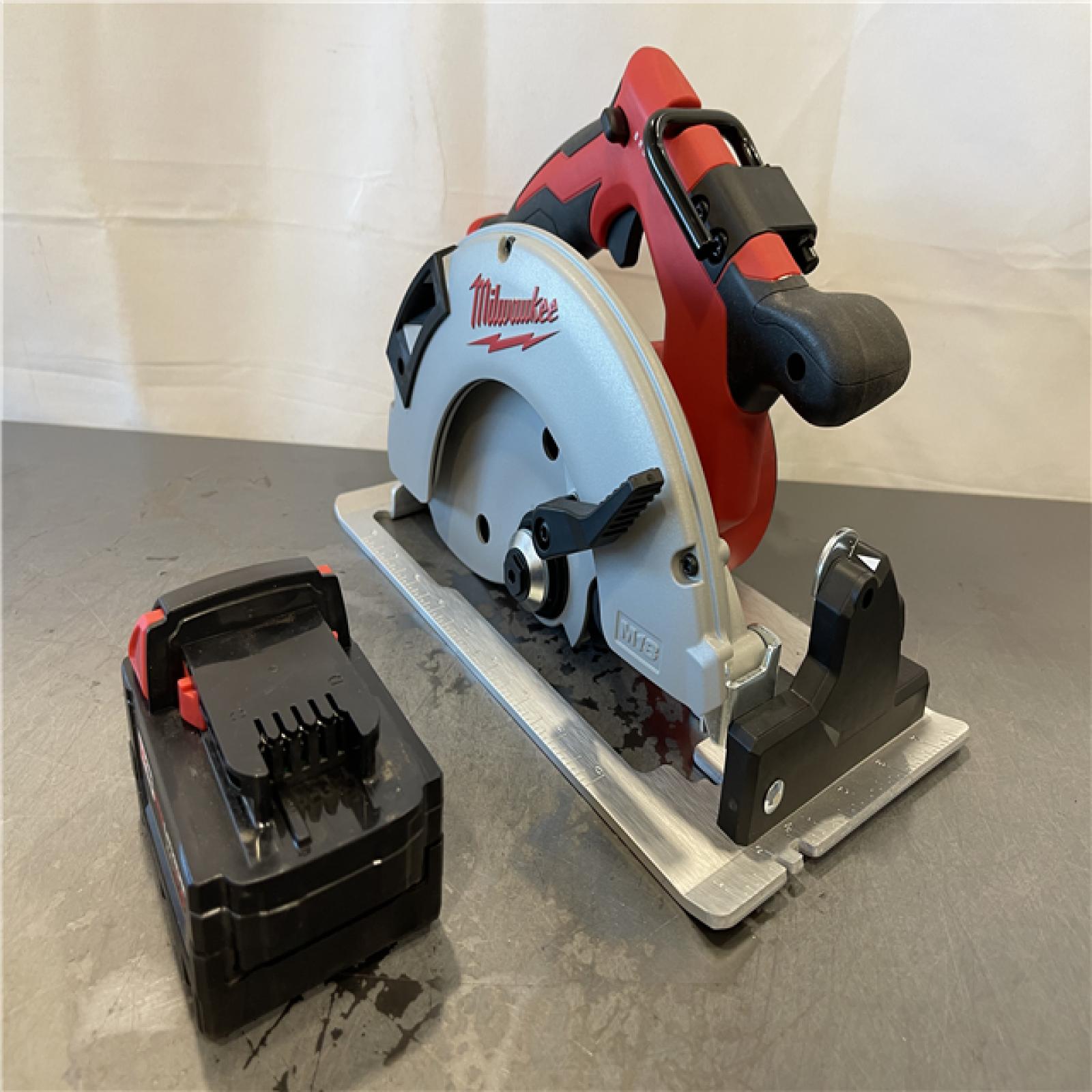 AS-IS - Milwaukee M18 18V Lithium-Ion Brushless Cordless 7-1/4 in. Circular Saw with 5.0Ah Battery