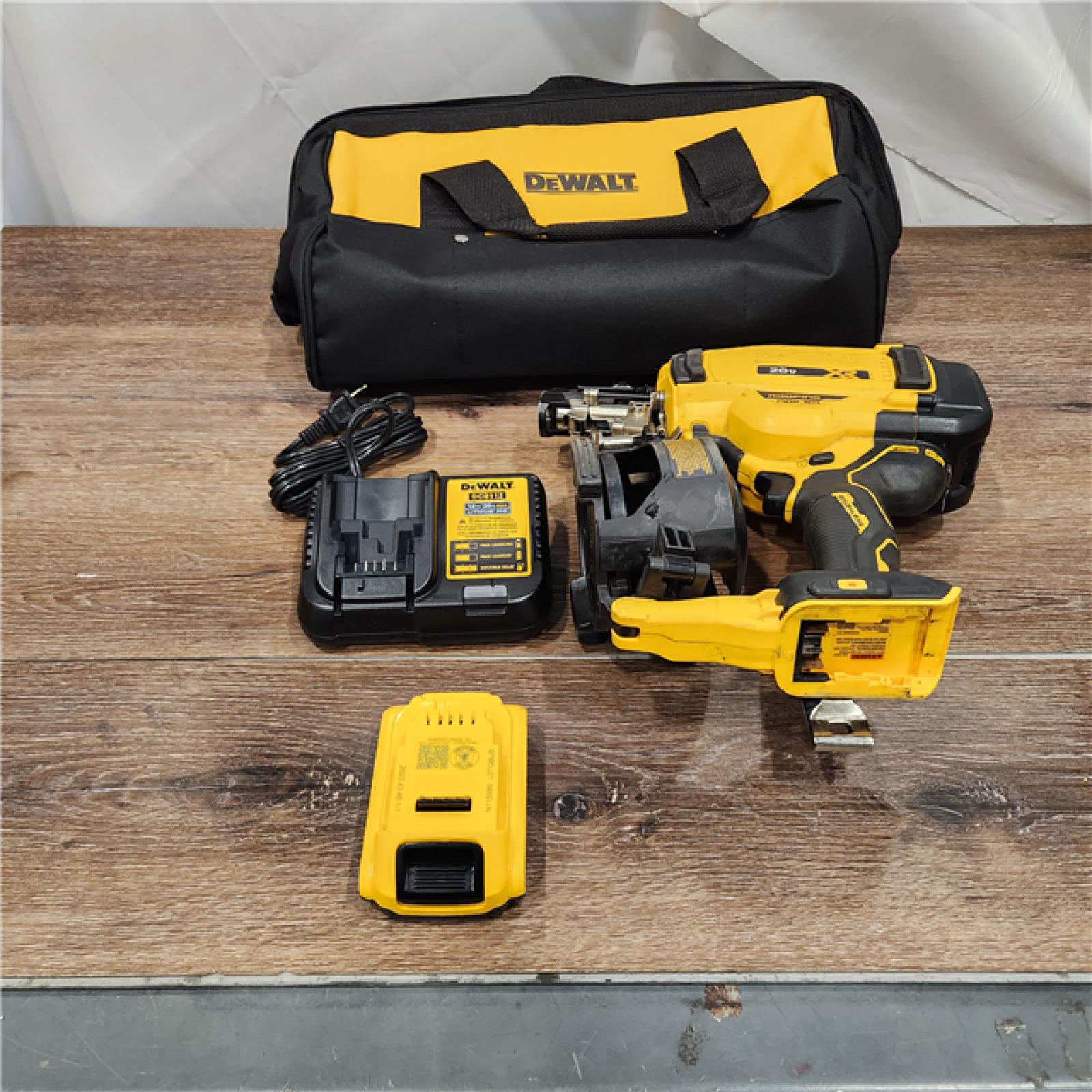 AS-IS Stanley  Black & Decker 2007898 Roofing Nailer Cordless Kit  (not included charge & battery)