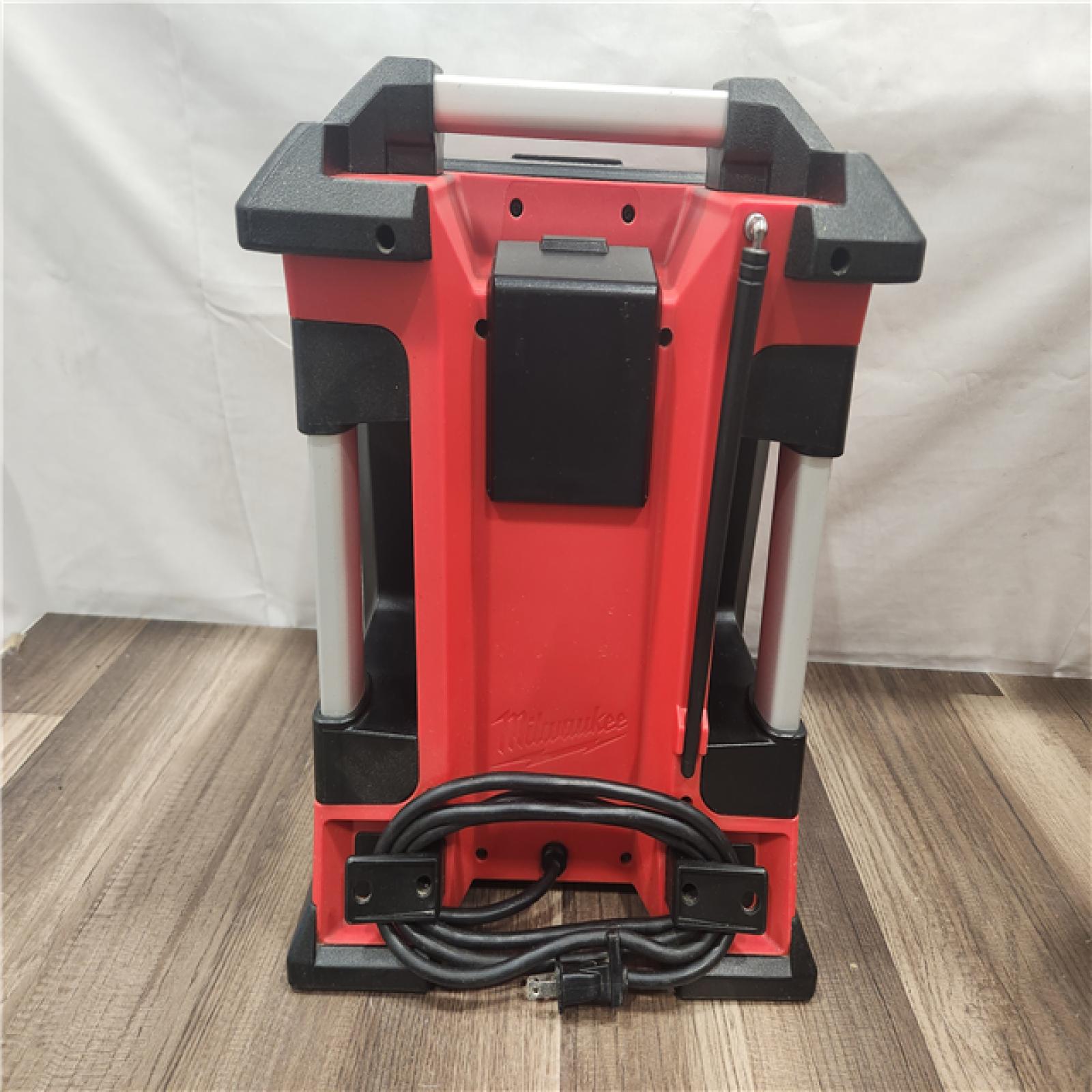 AS-IS- M18 Lithium-Ion Cordless Jobsite Radio/Charger