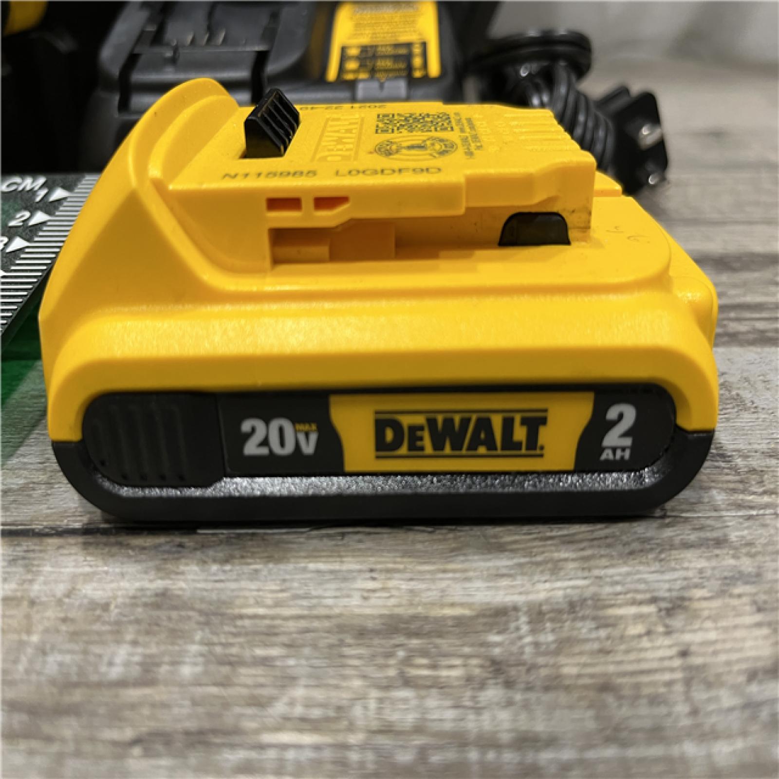 AS-IS DEWALT 20V Max Cordless Lithium-Ion Green Cross-Line Laser Level Kit