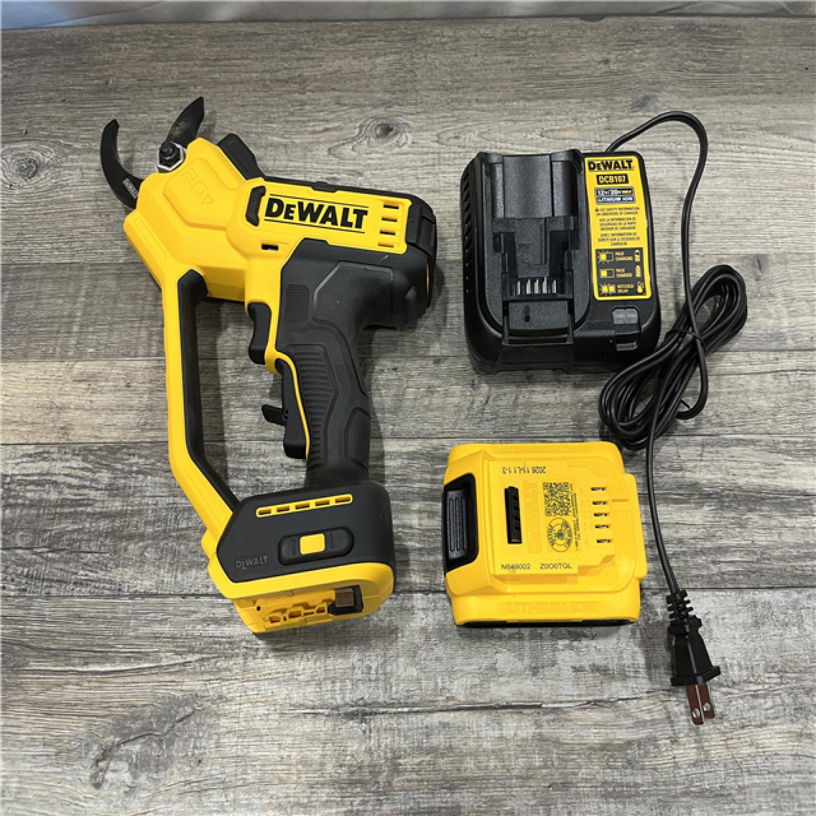 AS-IS DEWALT 20V MAX Cordless Pruner Kit