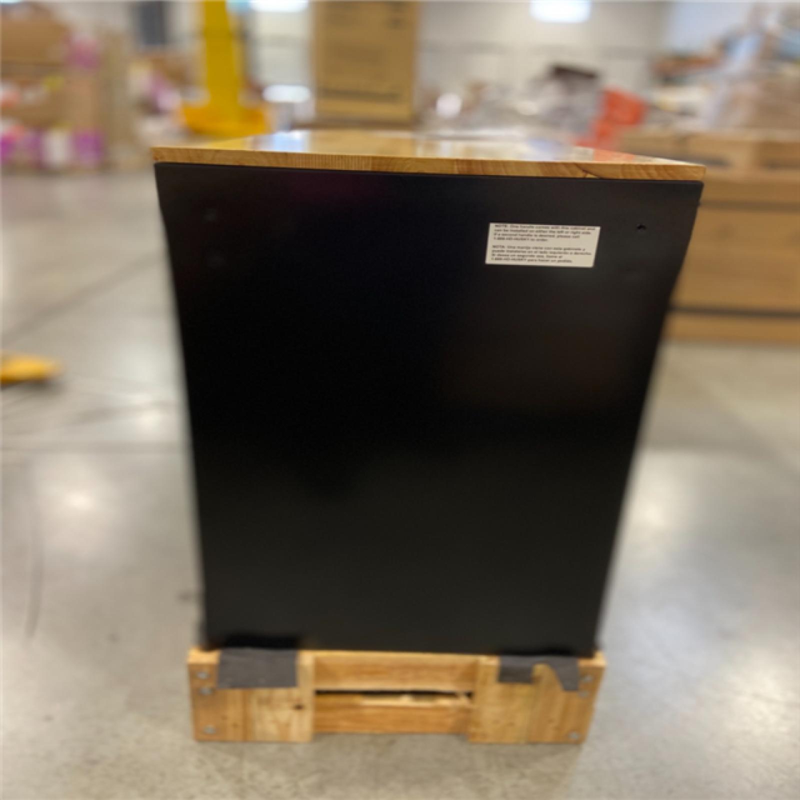 DALLAS LOCATION -Husky Tool Storage 72 in. W Standard Duty Gloss Black Mobile Workbench Tool Chest