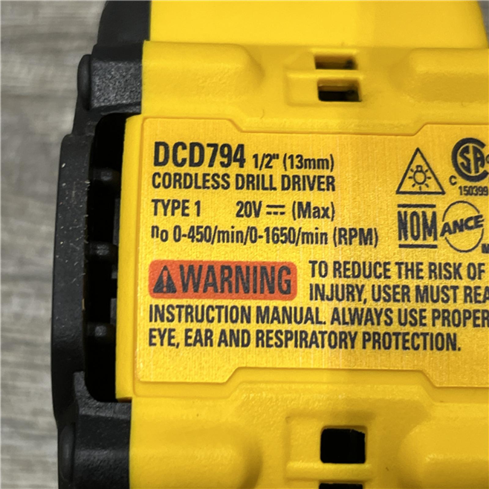 AS-IS DEWALT ATOMIC 20-Volt Lithium-Ion Cordless Brushless (4-Tool) Combo Kit