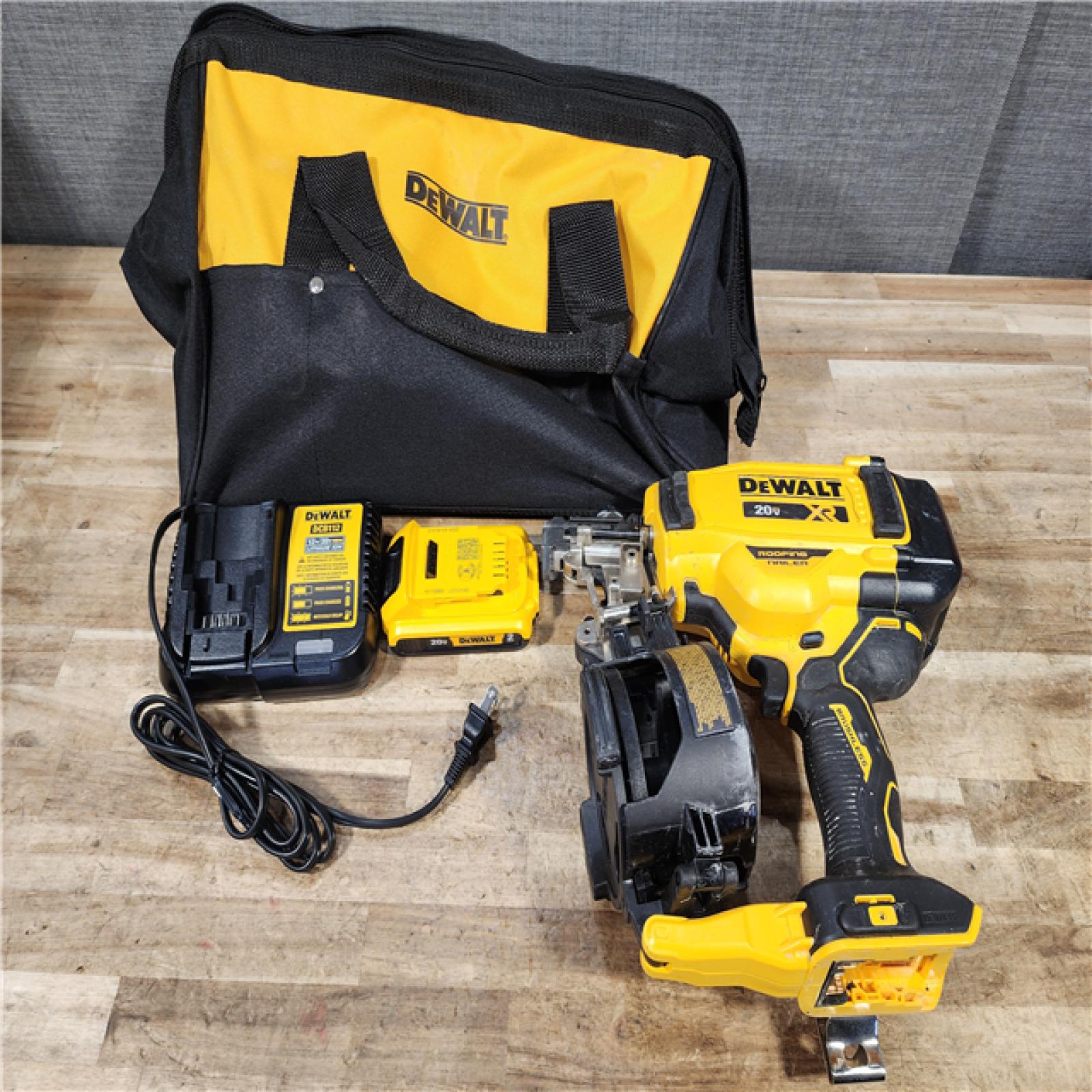 HOUSTON LOCATION - AS - IS DEWALT 20V MAX Lithium-Ion 15-Degree Electric Cordless Roofing Nailer Kit