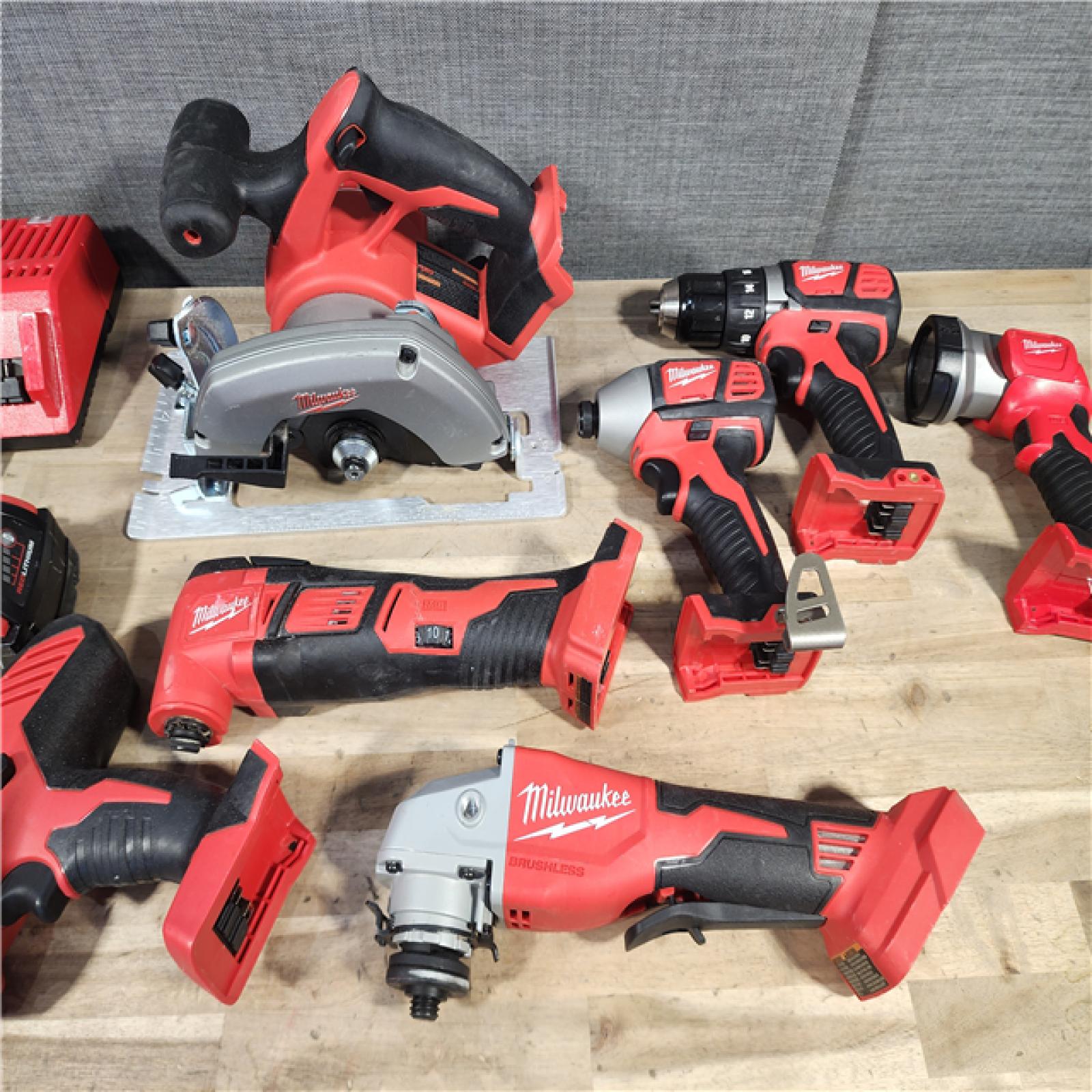 HOUSTON LOCATION - AS-IS MILWAUKEE 7 TOOL COMBO KIT W/ (2) BATTERY & CHARGER