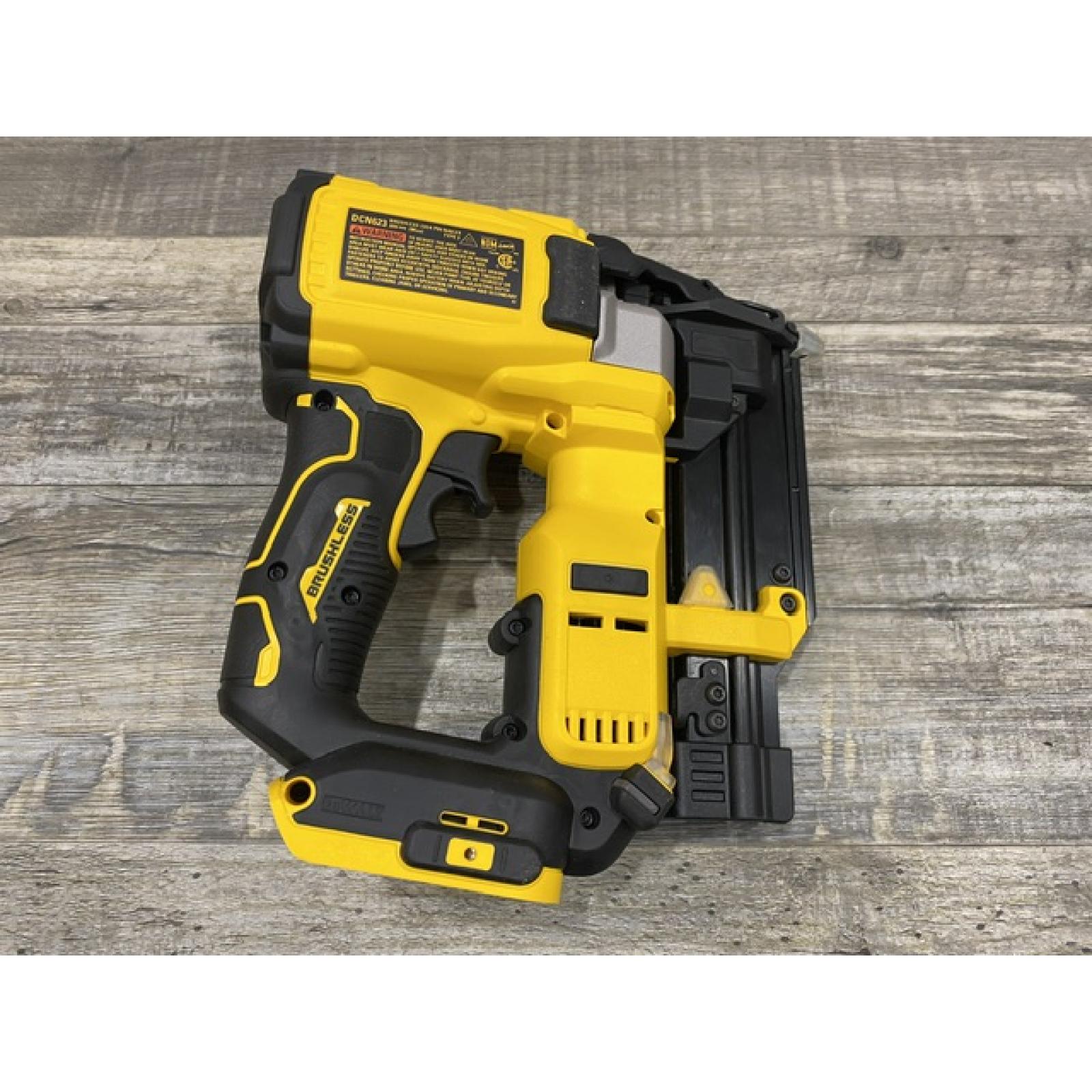 AS-IS DEWALT ATOMIC 20V MAX Lithium Ion Cordless 23 Gauge Pin Nailer Kit