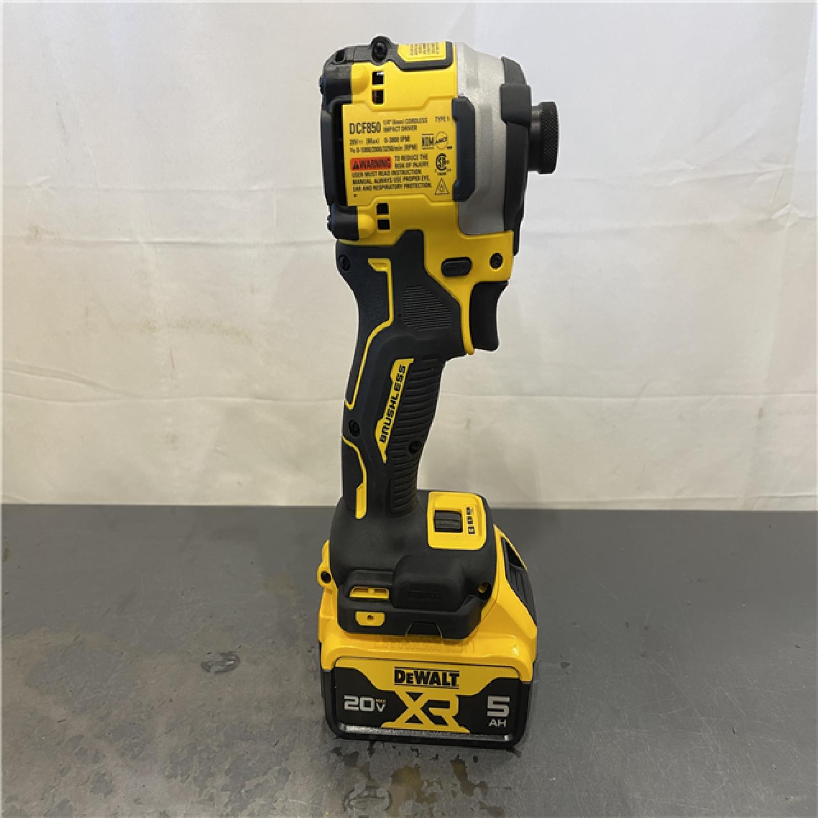 AS-IS - DEWALT ATOMIC 20V MAX Lithium-Ion Cordless 1/4 in. Brushless Impact Driver Kit