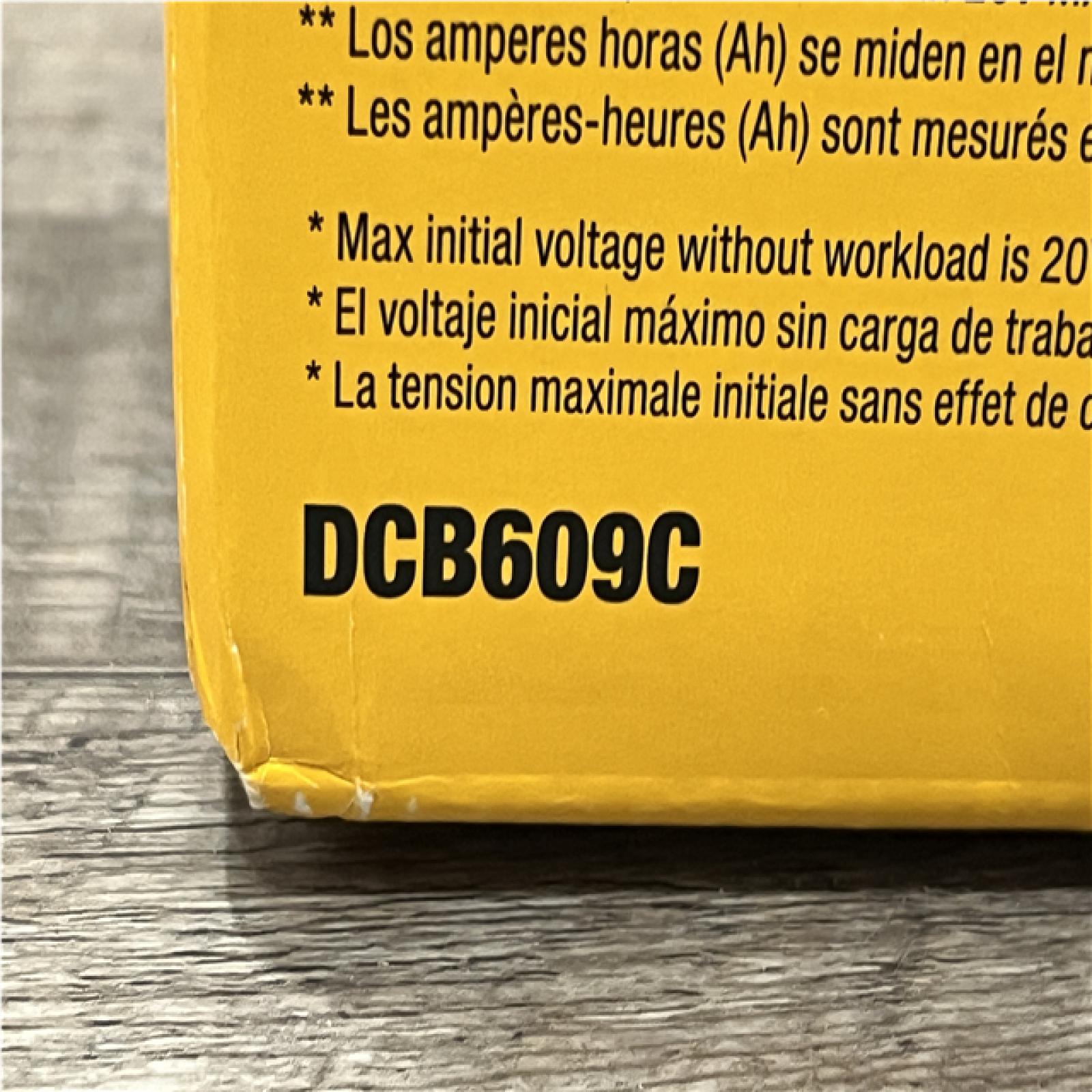 NEW - DEWALT 20V/60V MAX FLEXVOLT Lithium-Ion 9.0Ah Battery and Charger Starter Kit