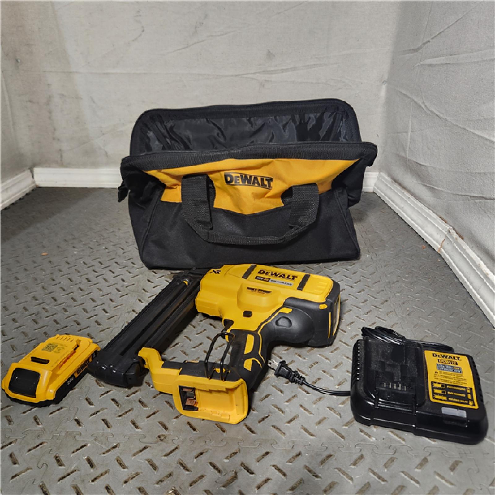HOUSTON LocationASISDeWalt DCN680D1 20Volt MAX XR Cordless Brad