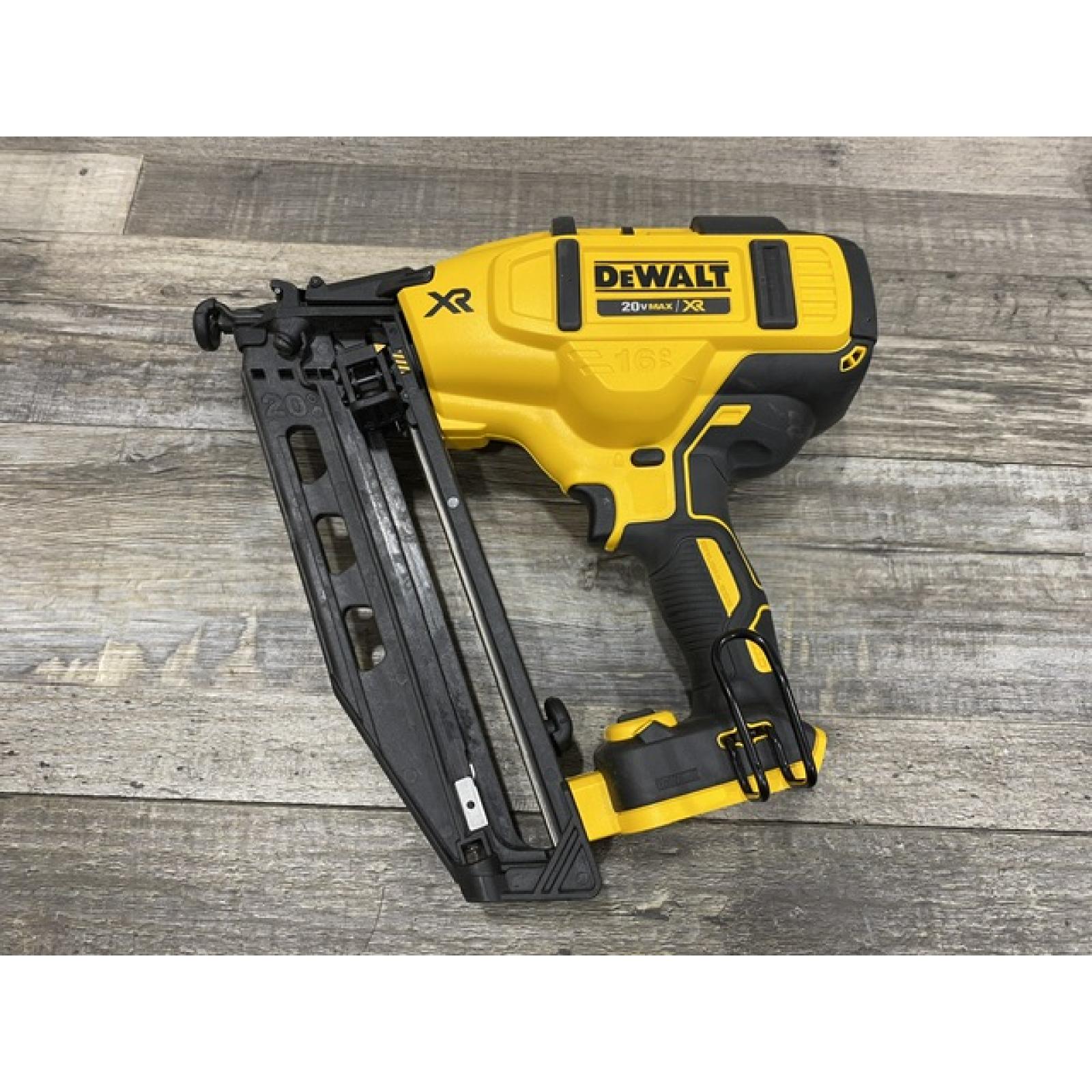 AS-IS DEWALT 20V MAX XR 16-Gauge Electric Cordless Angled Finishing Nailer Kit