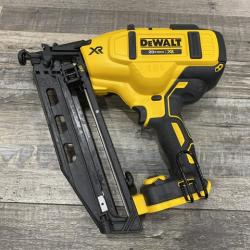 AS-IS DEWALT 20V MAX XR 16-Gauge Electric Cordless Angled Finishing Nailer Kit