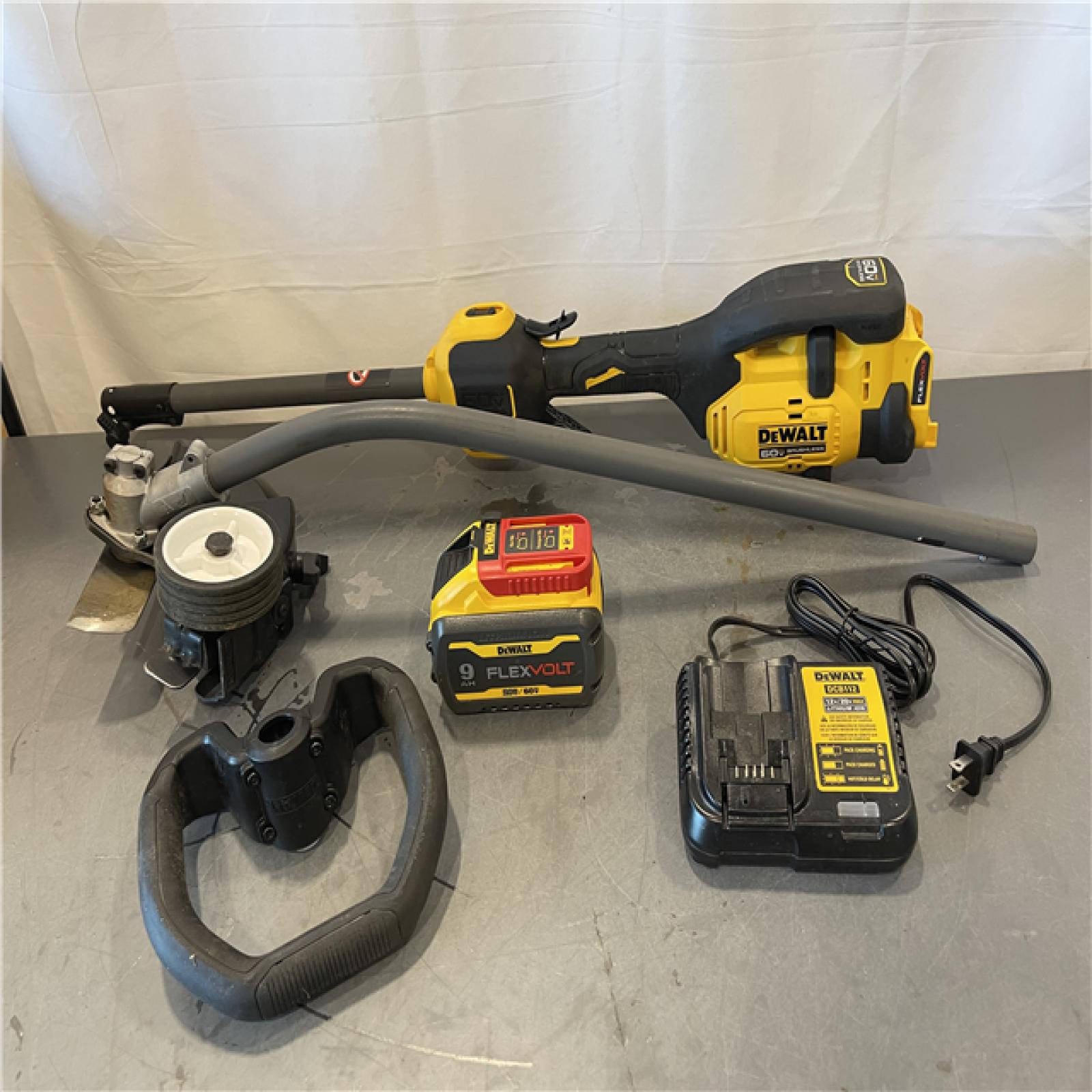 AS-IS - DeWalt FLEXVOLT 60V MAX 7.5 in. Brushless Cordless Attachment Capable Edger Kit