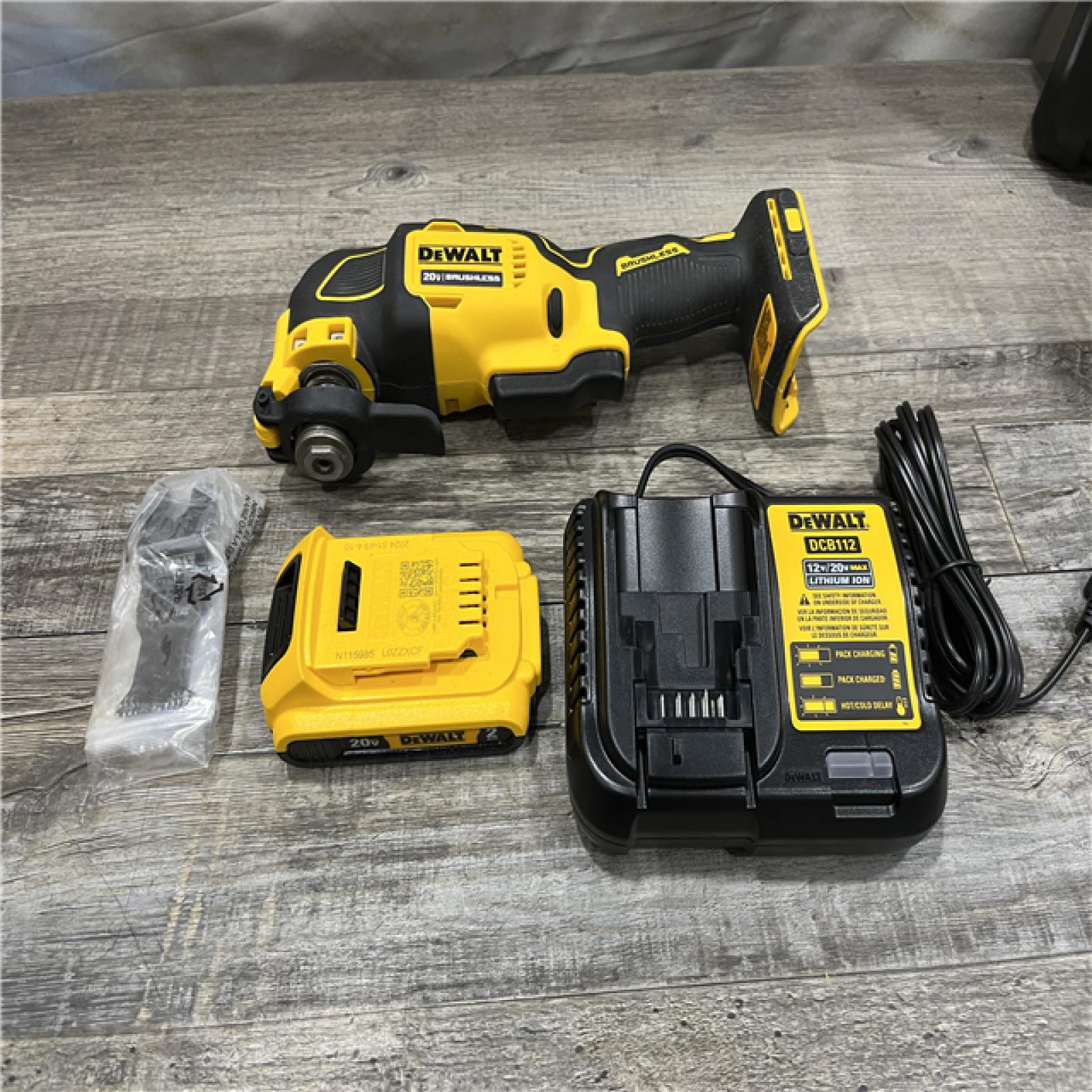 AS-IS DEWALT ATOMIC 20V MAX Cordless Brushless Oscillating Multi Tool Kit