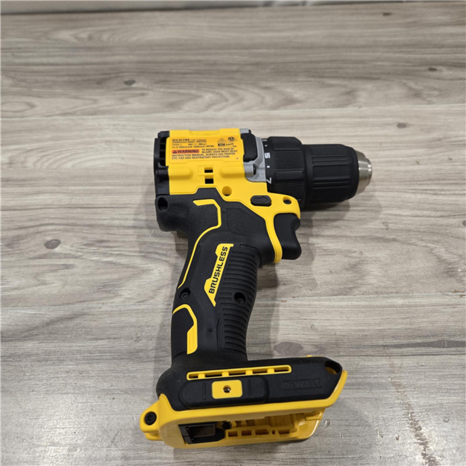 AS-IS DEWALT ATOMIC COMPACT SERIES 20V MAX* Cordless 1/2 Drill/Driver Kit