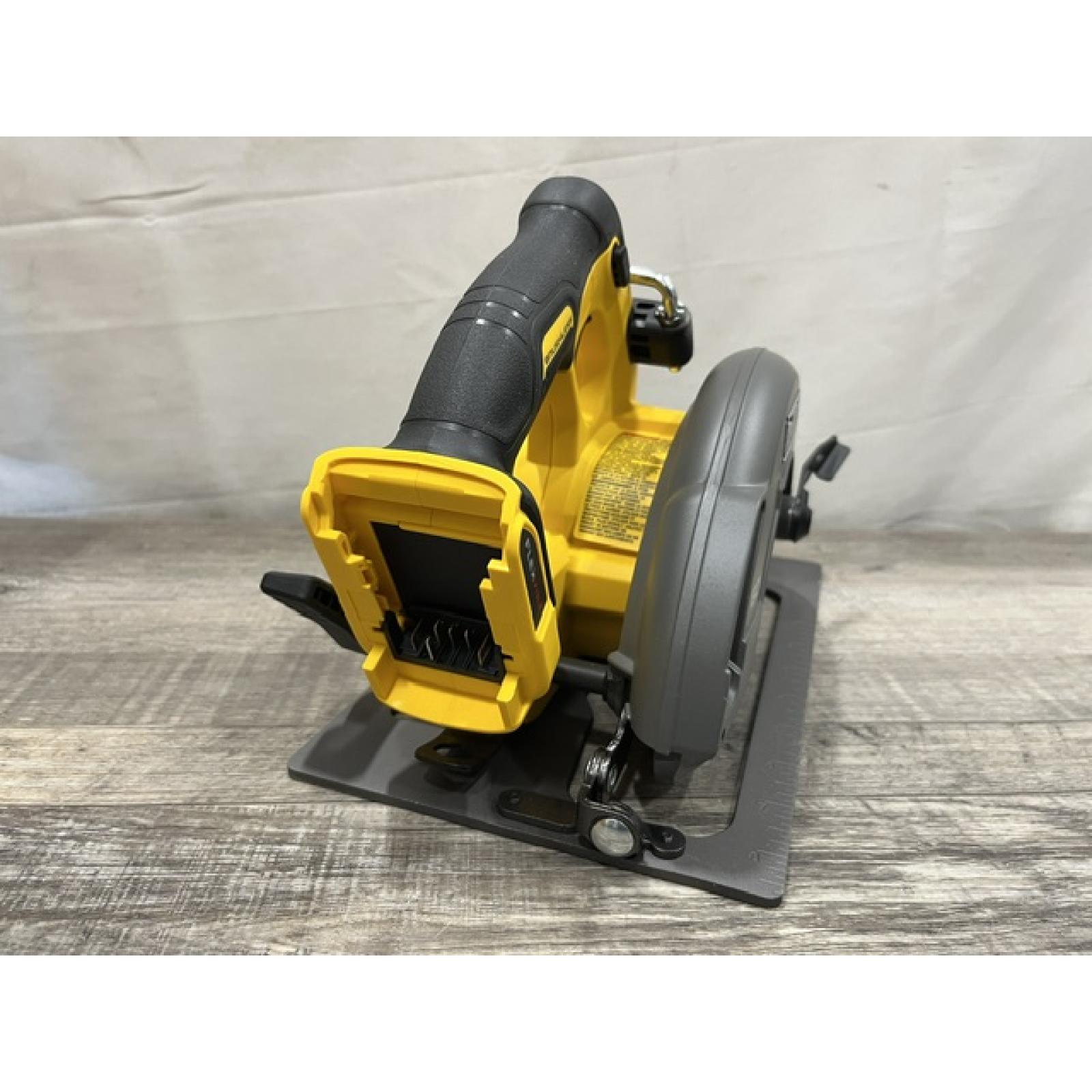 AS-IS DEWALT FLEXVOLT 60V MAX Cordless Brushless 7-1/4 in. Circular Saw with Brake (Tool Only)