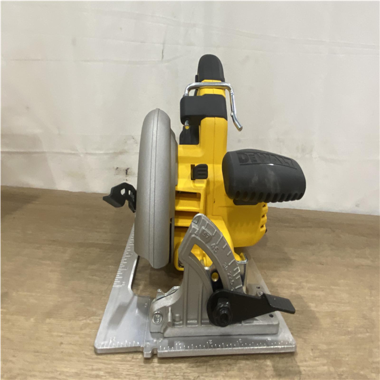 AS-IS DEWALT 20-Volt MAX 7-1/4 in. Cordless Circular Saw (Tool Only)