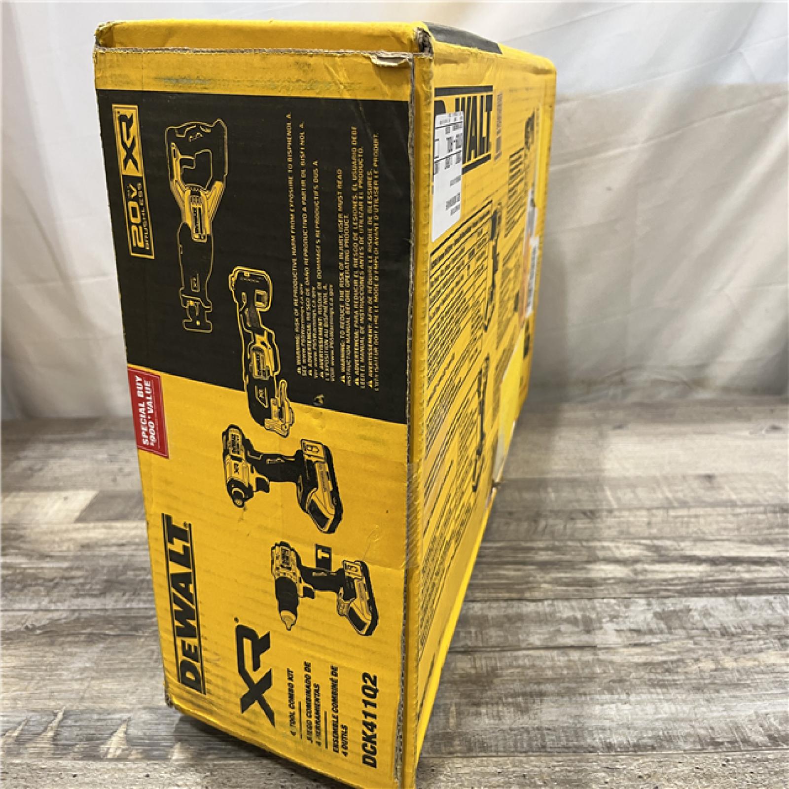 NEW - DEWALT 20V MAX Lithium-Ion Cordless 4-Tool Combo Kit