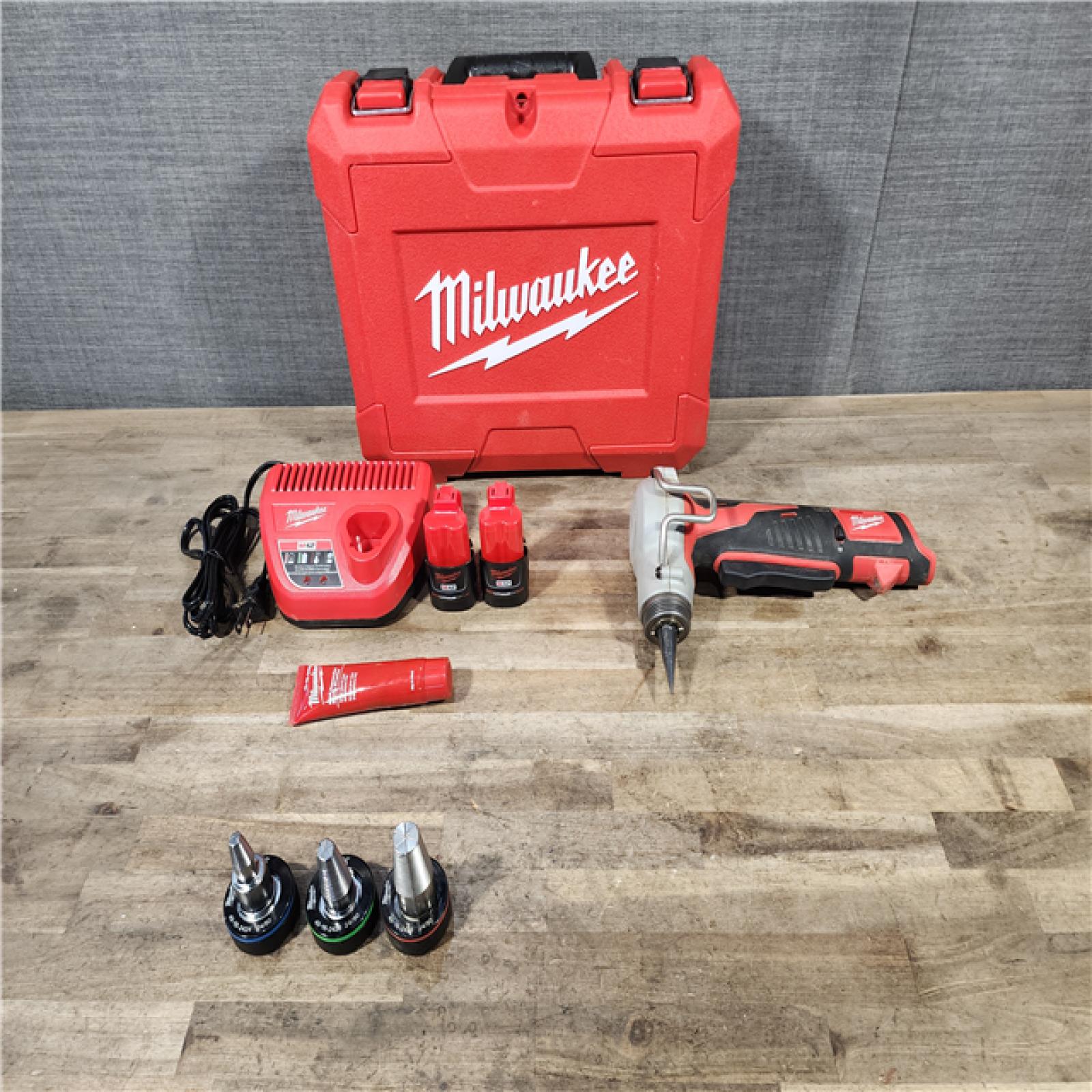 HOUSTON LOCATION - AS-IS Milwaukee M12 12V Lithium-Ion Cordless PEX Expansion Tool Kit with (2) Batteries  (3) Expansion Heads and Hard Case