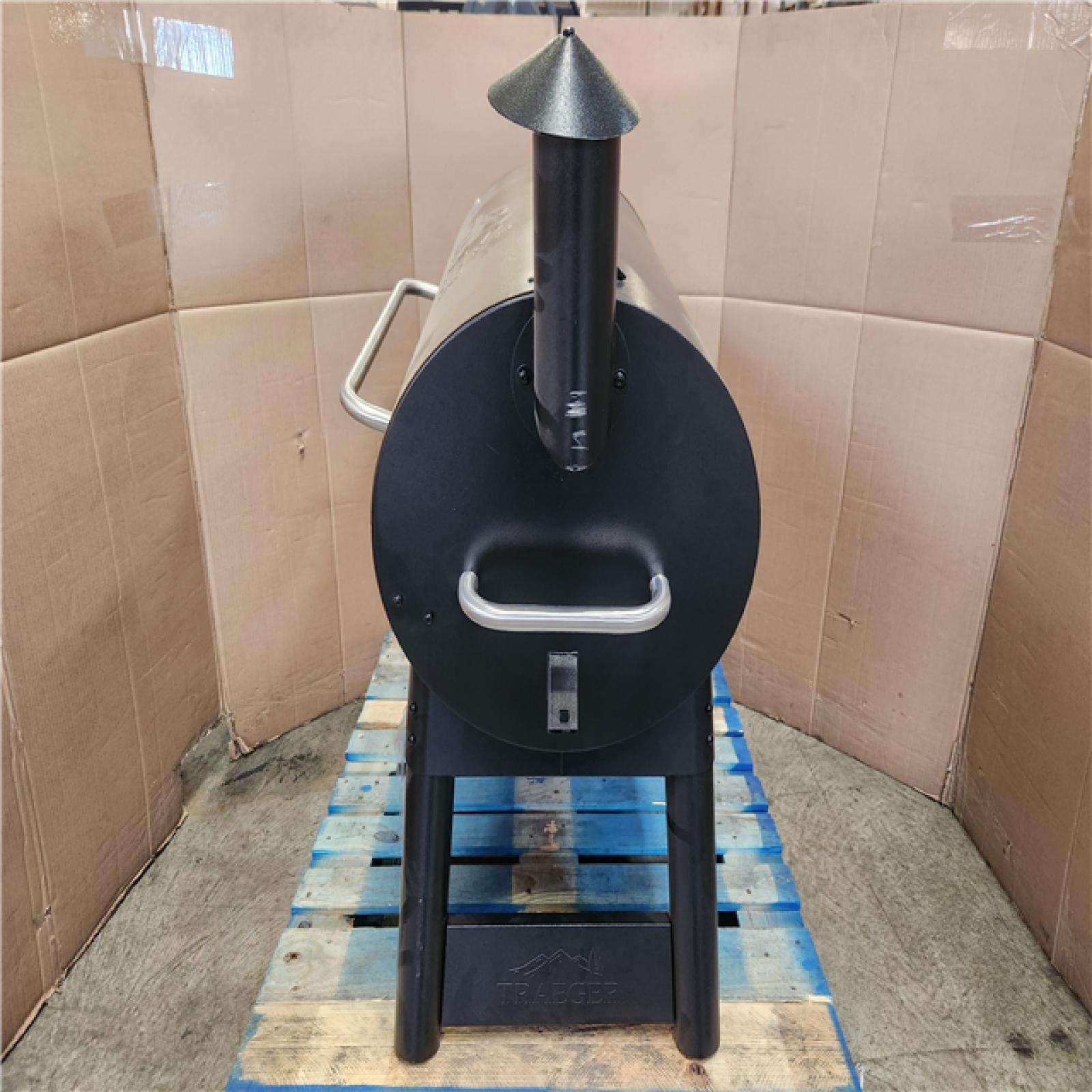 Phoenix Traeger Pro 34 Wood Pellet Grill and Smoker in Bronze