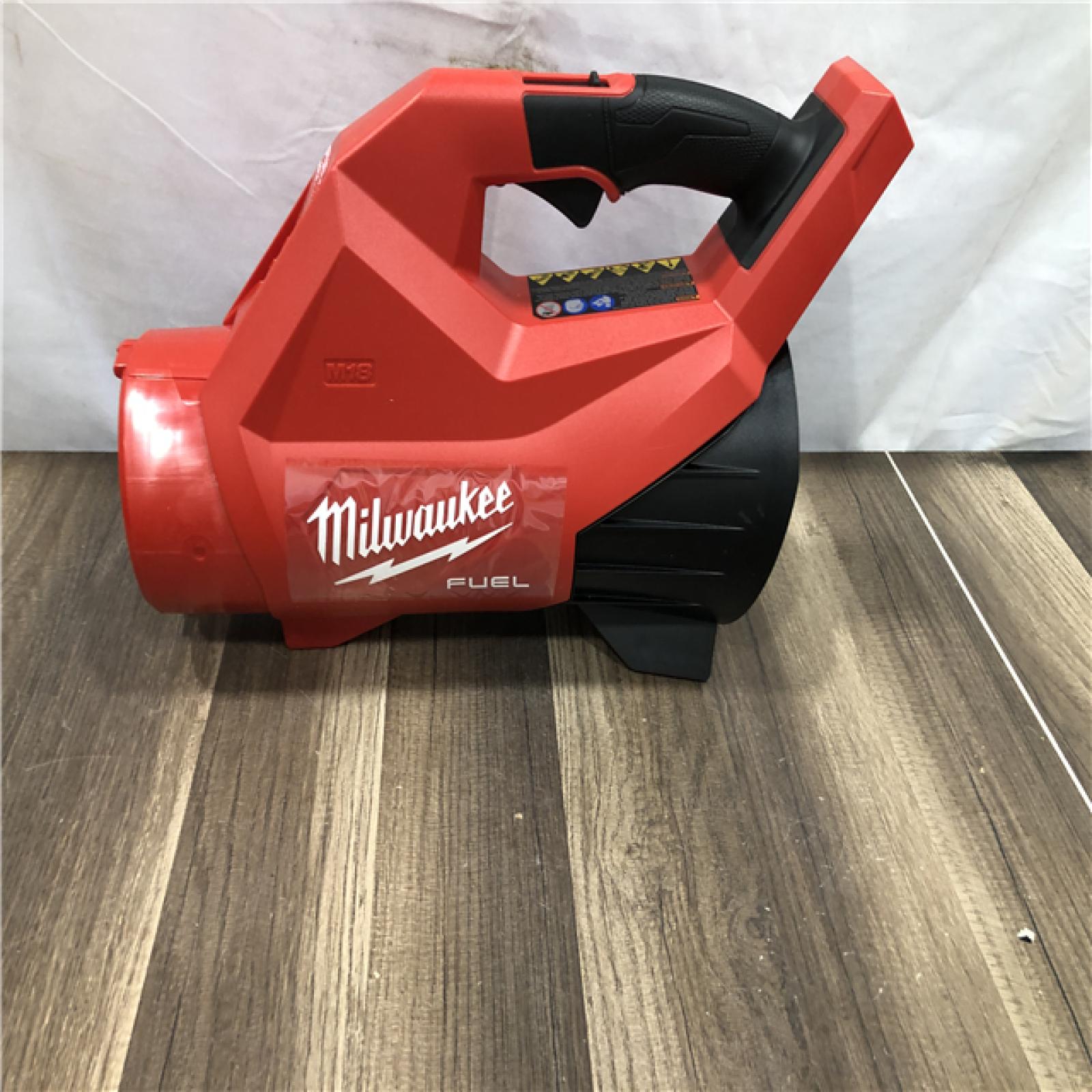 AS-IS Milwaukee  FUEL 120 MPH 500 CFM 18V Brushless Cordless Battery Powered Leaf Blower Kit