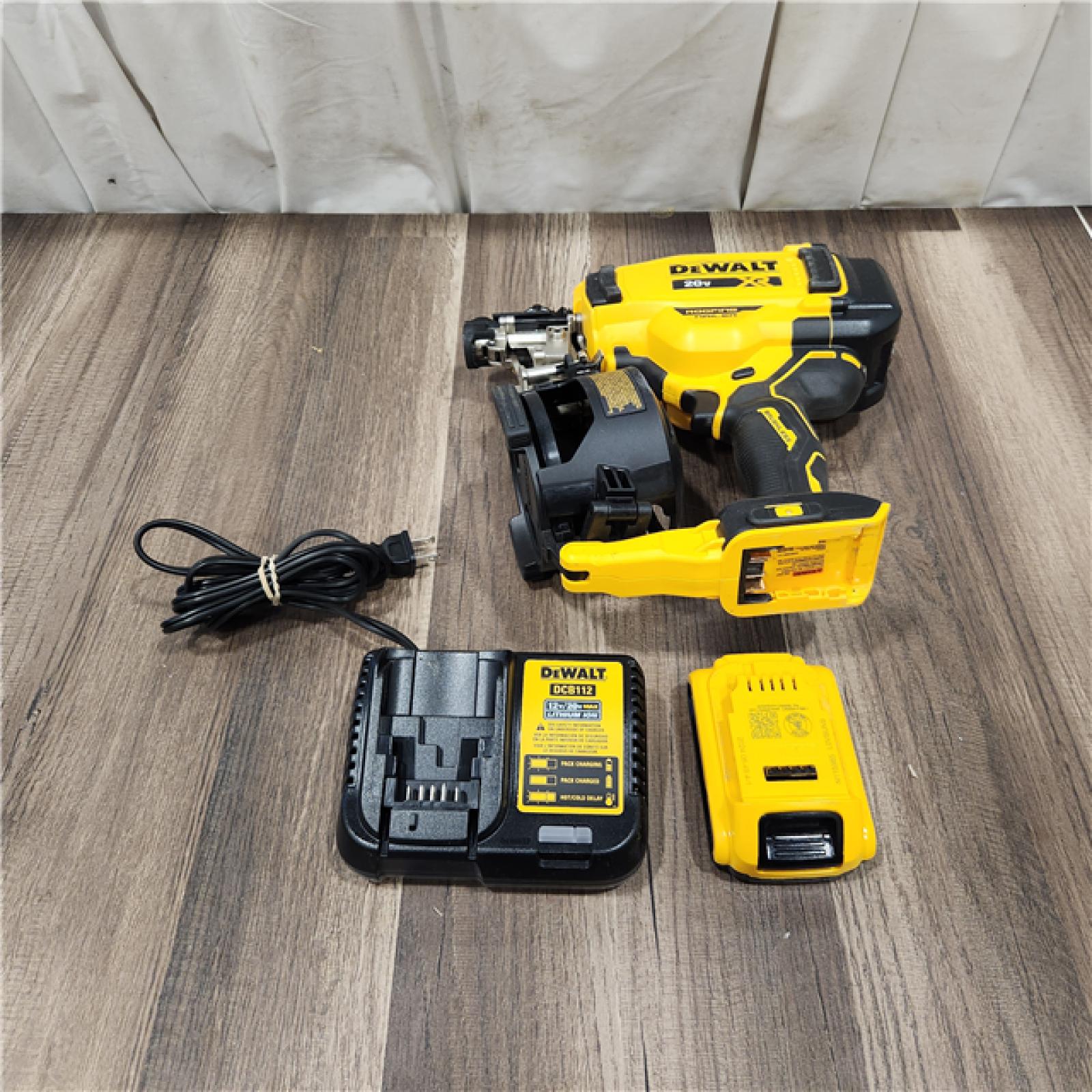 AS IS DEWALT 2007898 Roofing Nailer Cordless