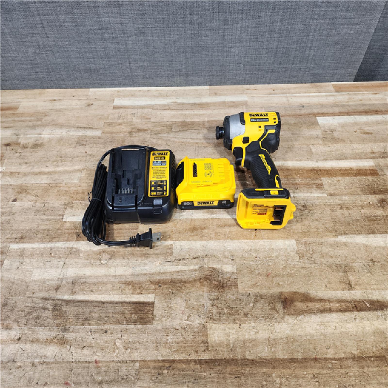 HOUSTON LOCATION - AS - IS DEWALT Atomic 20V Max Lithium-Ion Brushless Cordless Compact 1/4 in. Impact Driver Kit