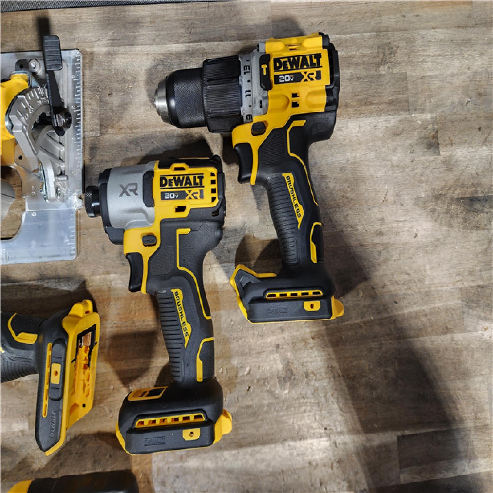 HOUSTON LOCATION - AS-IS DEWALT 5 TOOL COMBO KIT