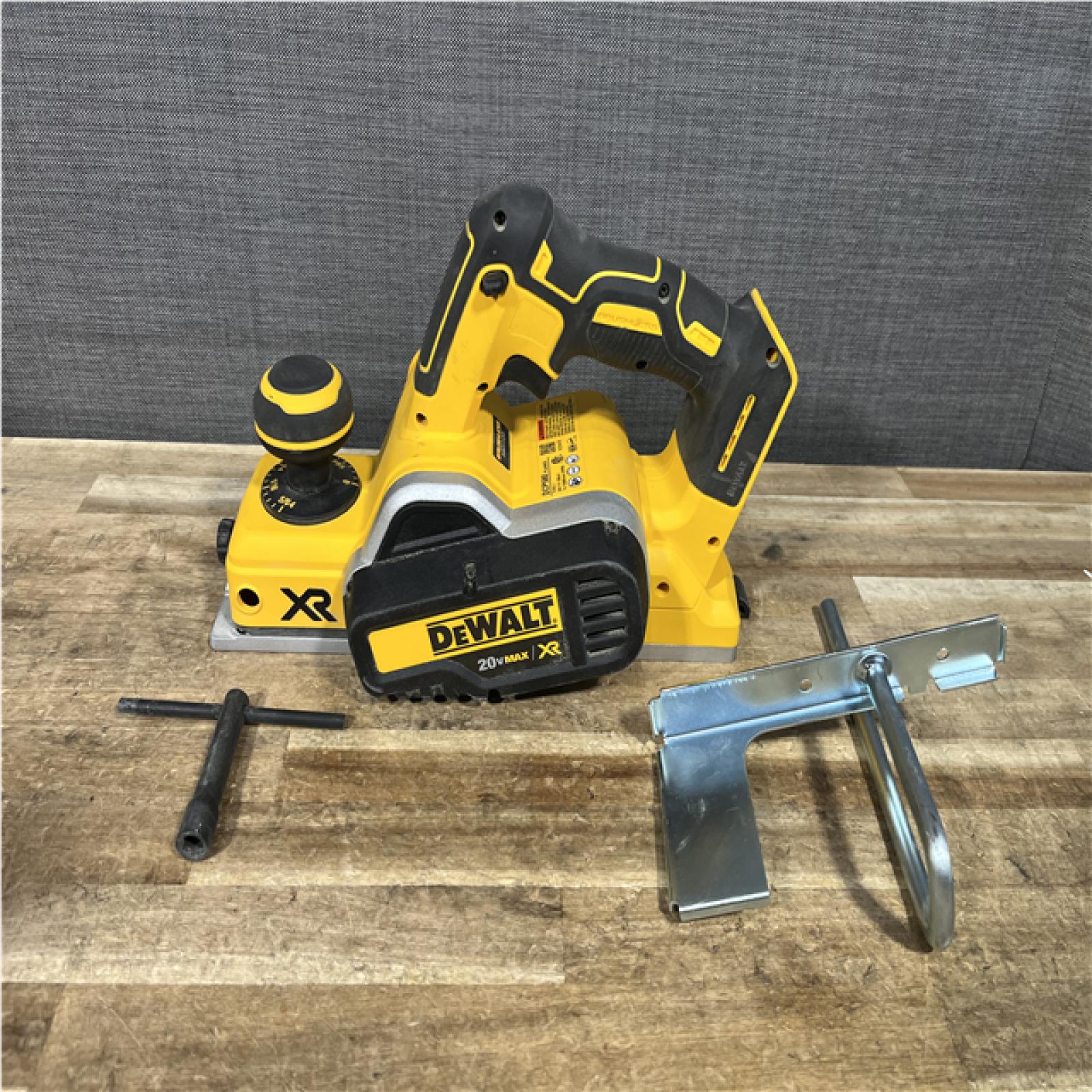 Houston Location AS-IS DEWALT 20V MAX XR Cordless Brushless 3-1/4 in. Planer (Tool Only)