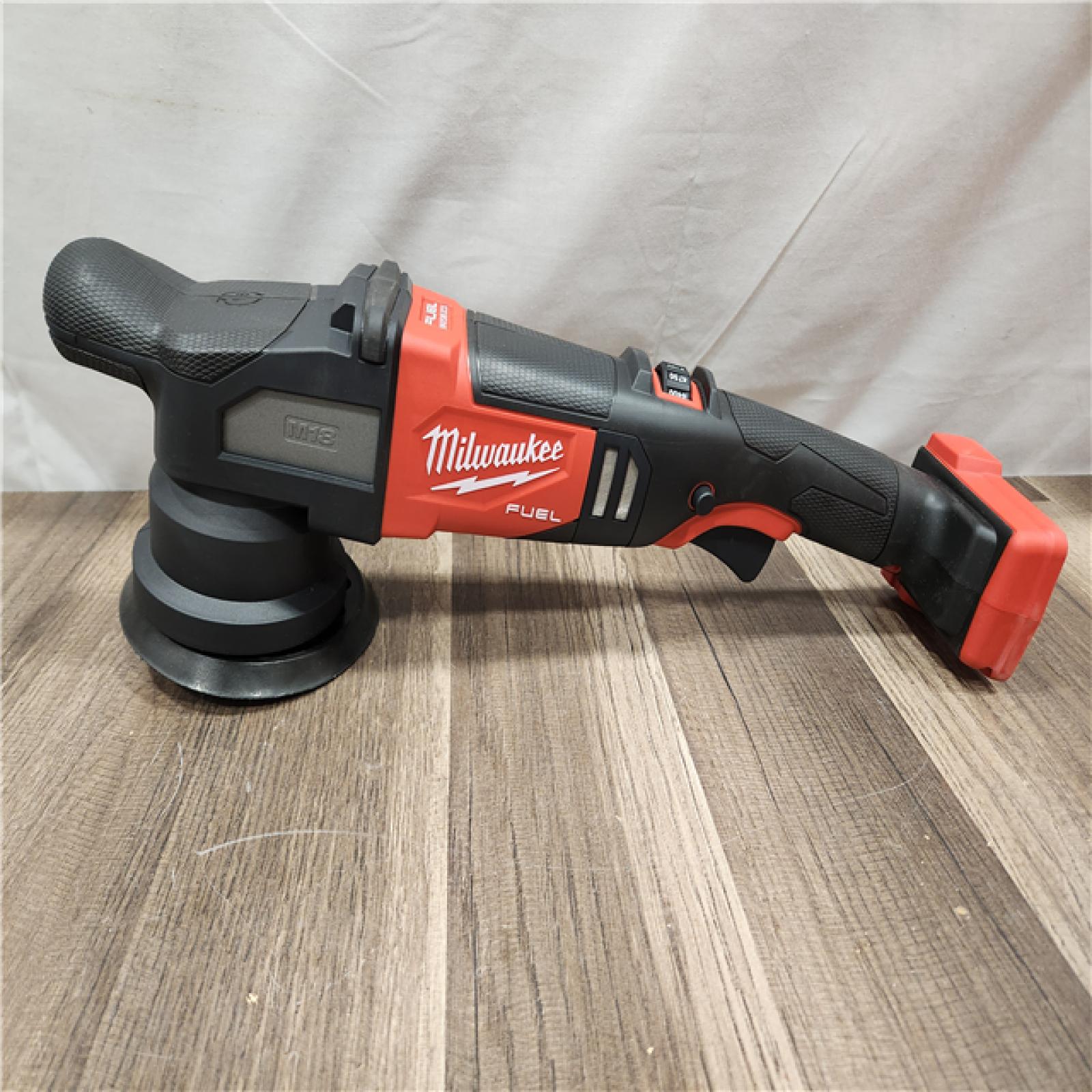 AS-IS- Milwaukee M18 FUEL18V Lithium-Ion Brushless Cordless 15MM DA Polisher (Tool-Only)