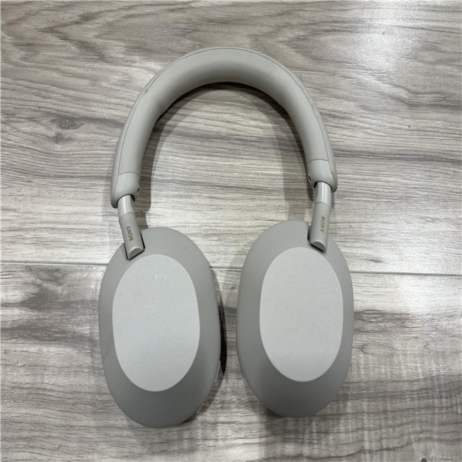 AS-IS Sony - WH-1000XM5 Wireless Noise Cancelling Over-the-Ear Headphones - Silver