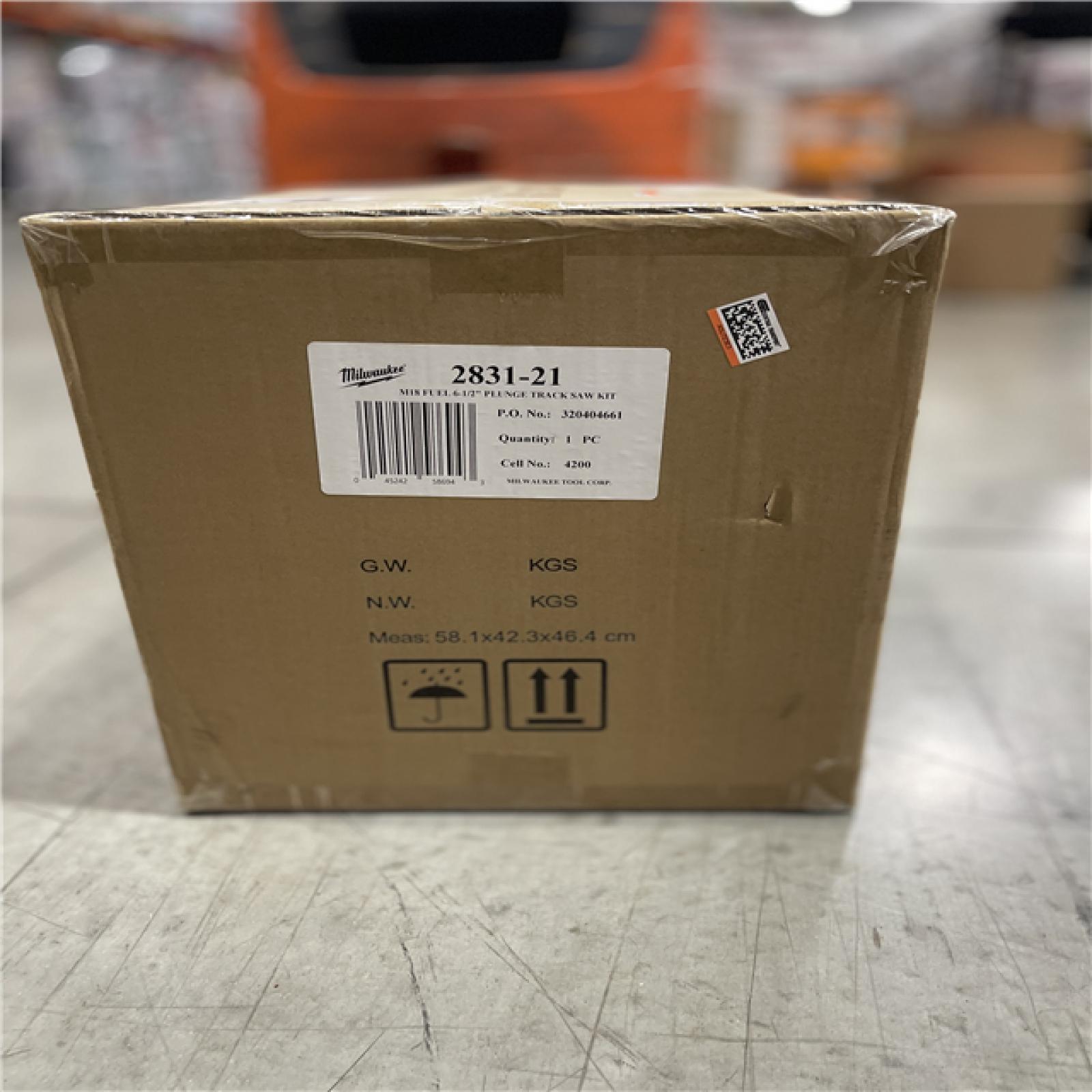 NEW!- Milwaukee M18 FUEL 18V Lithium-Ion Brushless Cordless 6-1/2 in. Plunge Track Saw PACKOUT Kit with One 6.0 Ah Battery