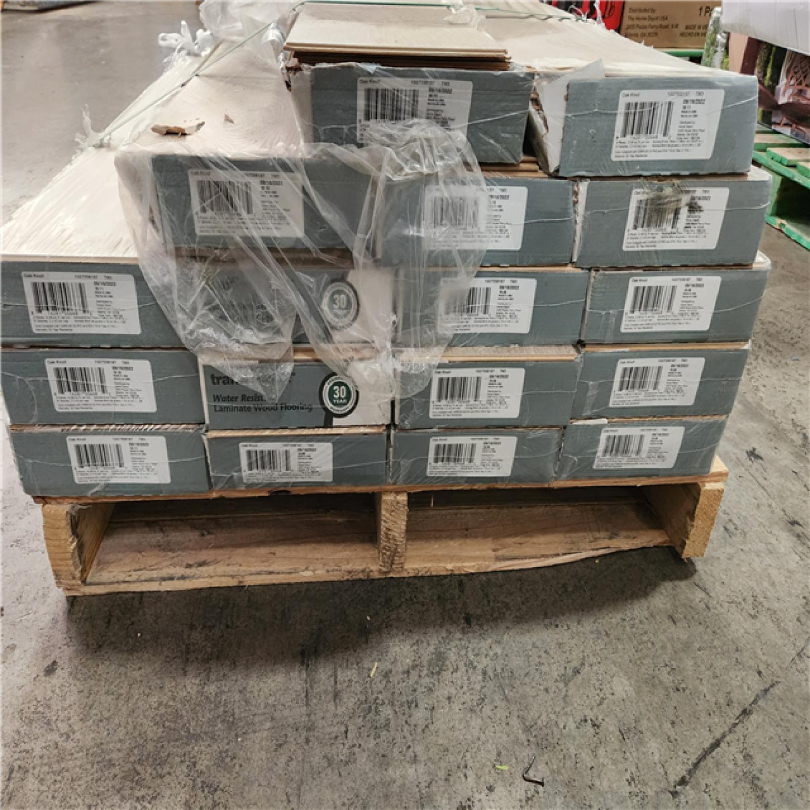 Phoenix Location TrafficMaster Oak Knoll 8 mm T x 7.5 in. W Water Resistant Laminate Wood Flooring (307 sqft 13 case)