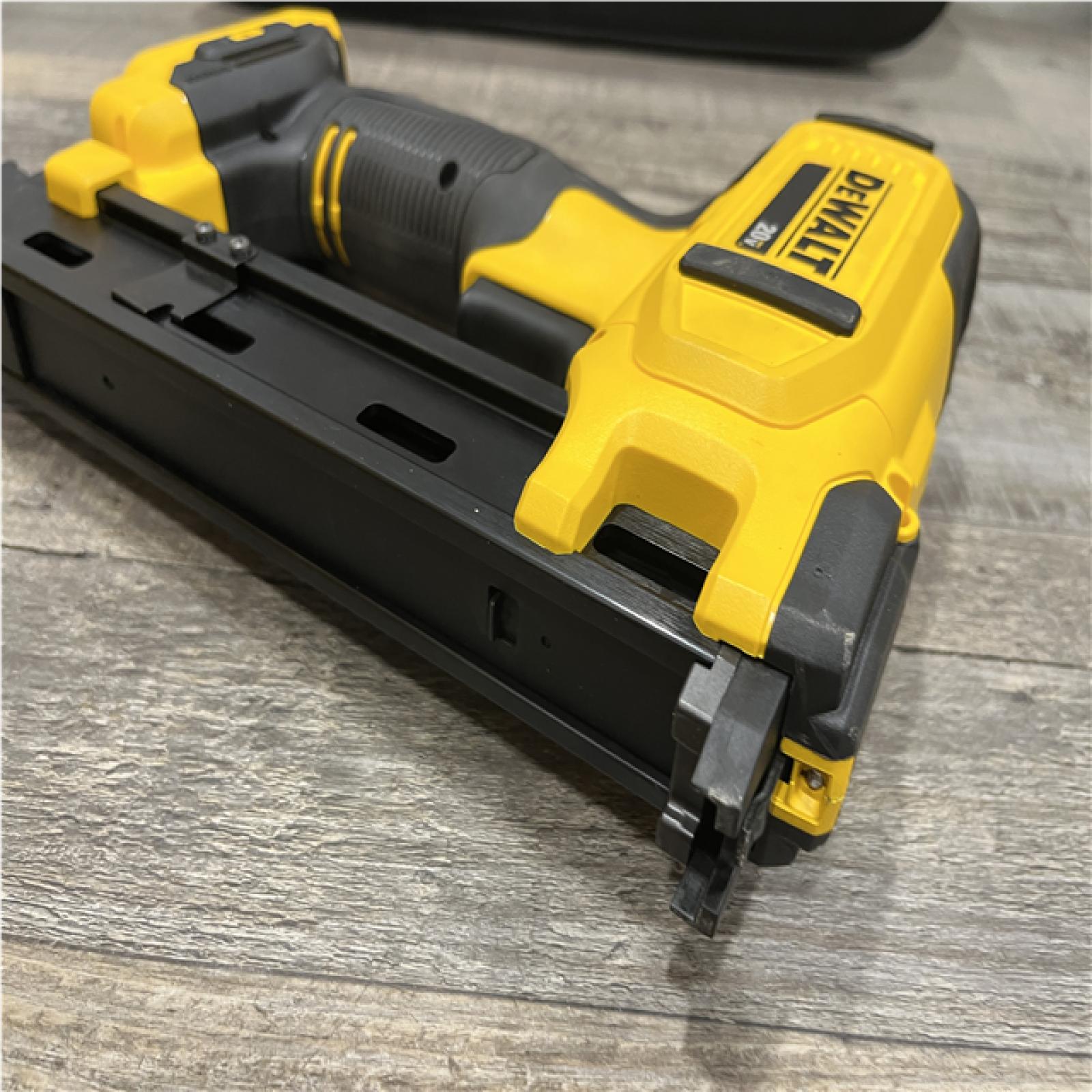 AS-IS DEWALT 20V MAX Lithium-Ion Cordless Cable Stapler Kit