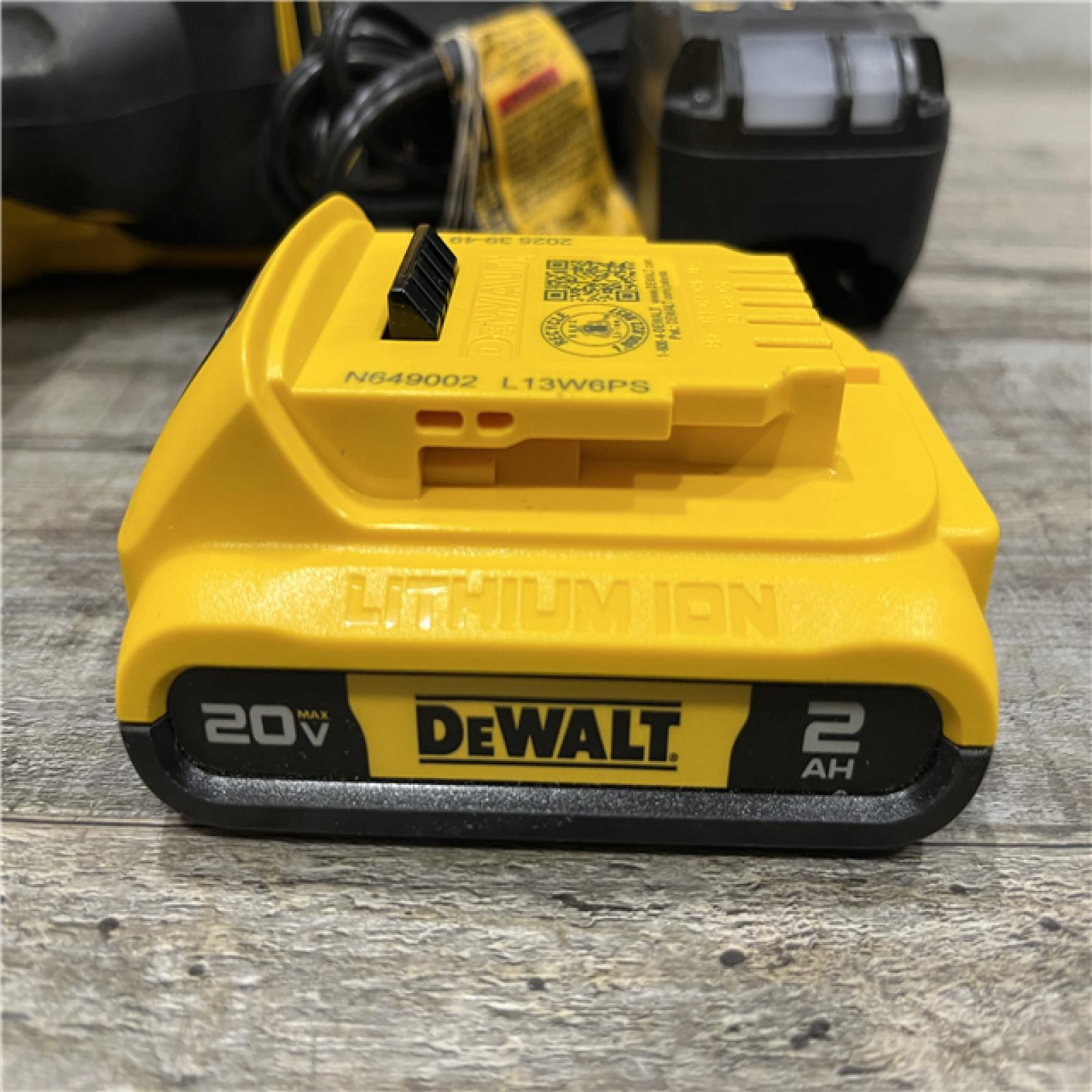 AS-IS DEWALT 20V MAX XR 16-Gauge Electric Cordless Angled Finishing Nailer Kit