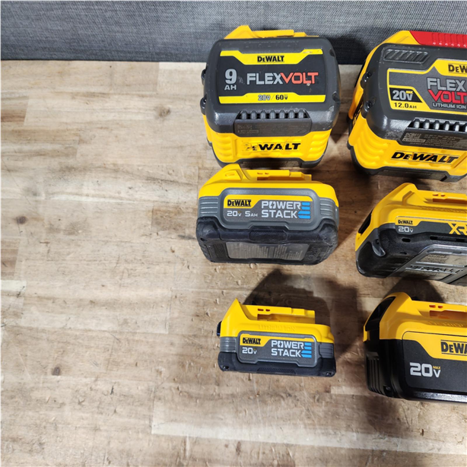 HOUSTON LOCATION - AS - IS DEWALT BATTERY PACK QTY - 6