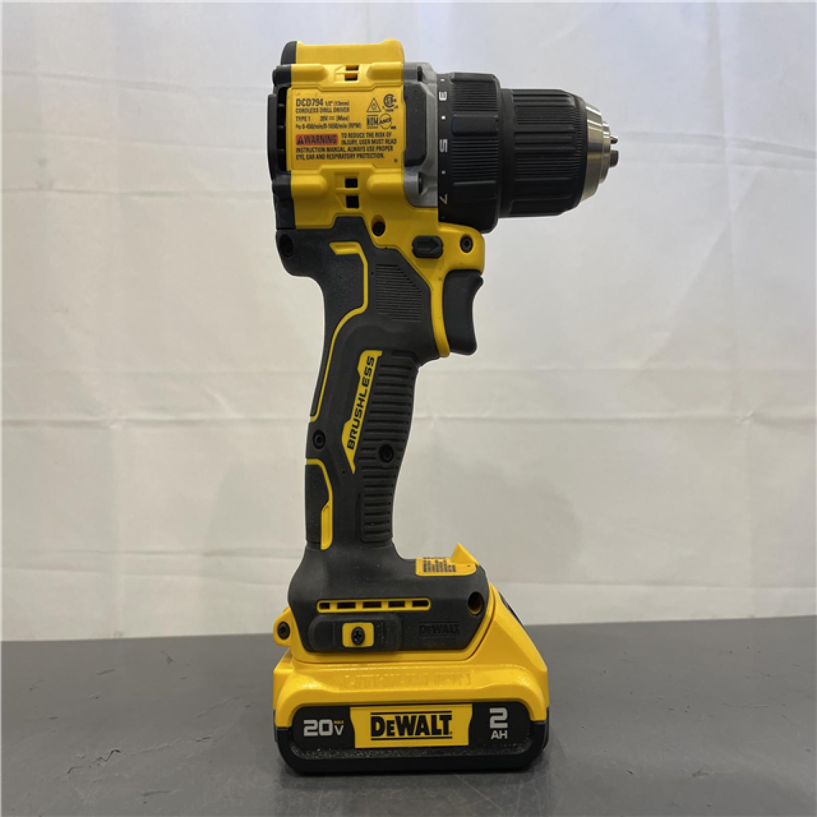 AS-IS - DEWALT ATOMIC COMPACT SERIES 20V MAX* Brushless Cordless 1/2 Drill/Driver Kit