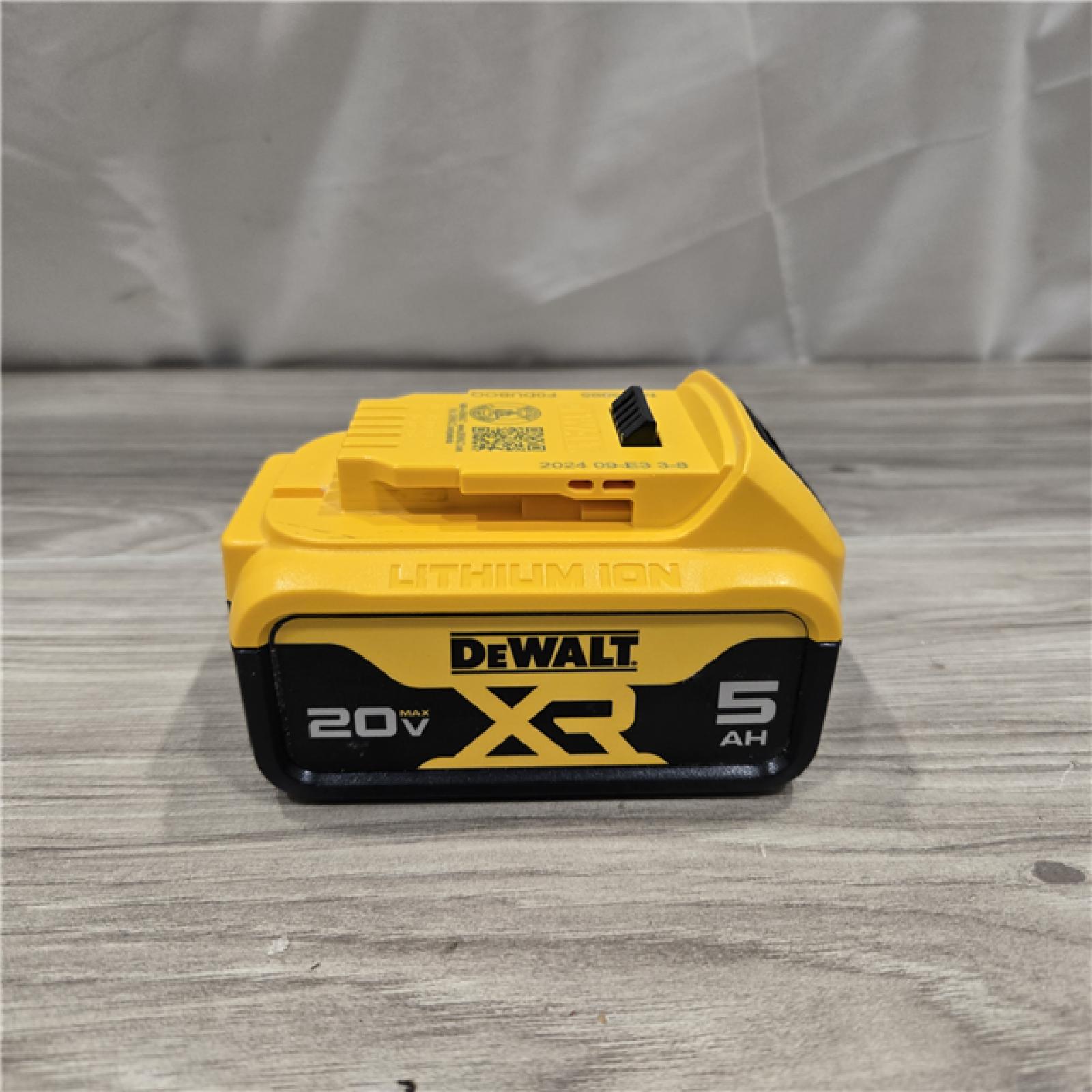 AS-IS DEWALT 20V Maximum XR 5.0 Ah Battery Starter Kit