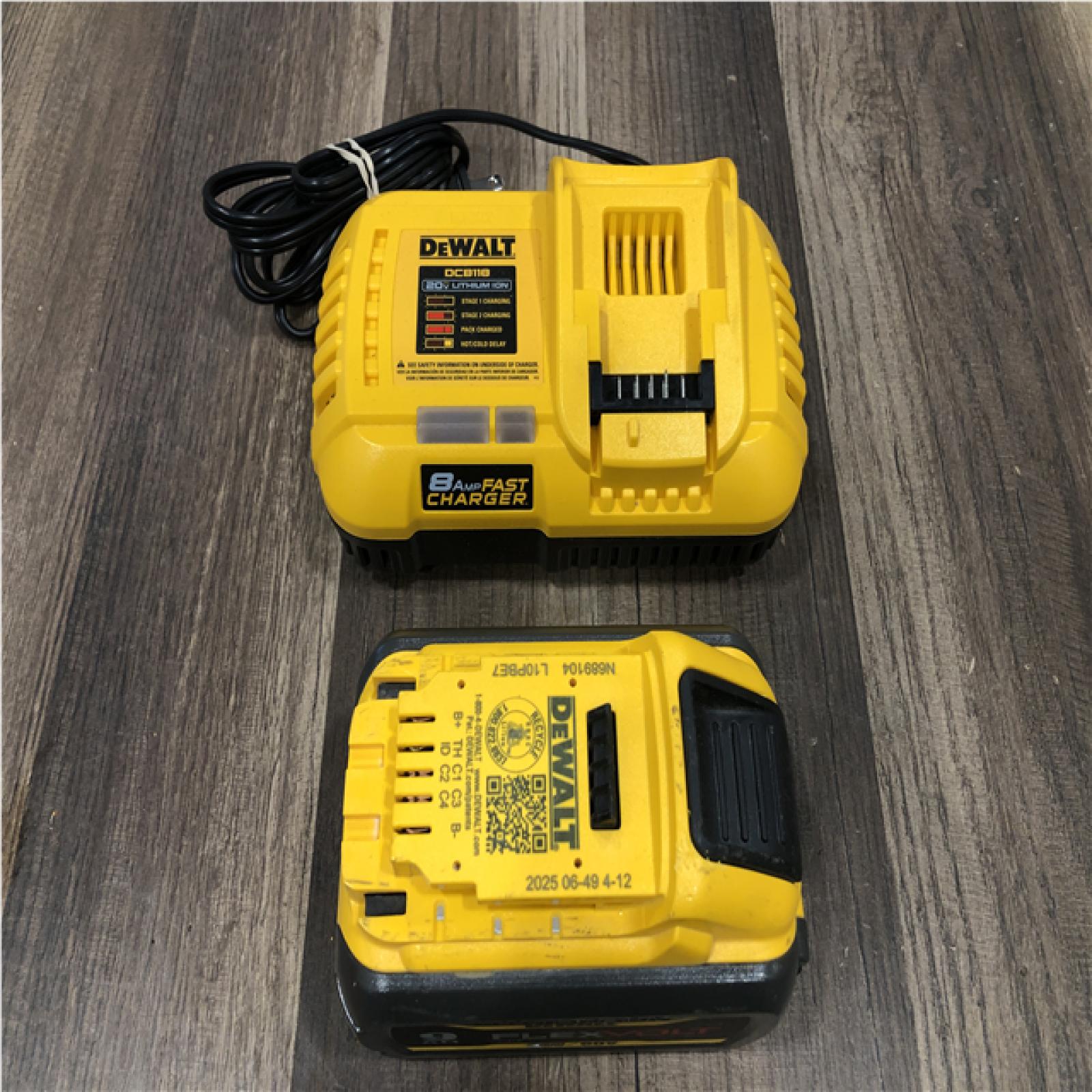 AS-IS DEWALT 20V/60V MAX FLEXVOLT Lithium-Ion 9.0Ah Battery and Charger Starter Kit