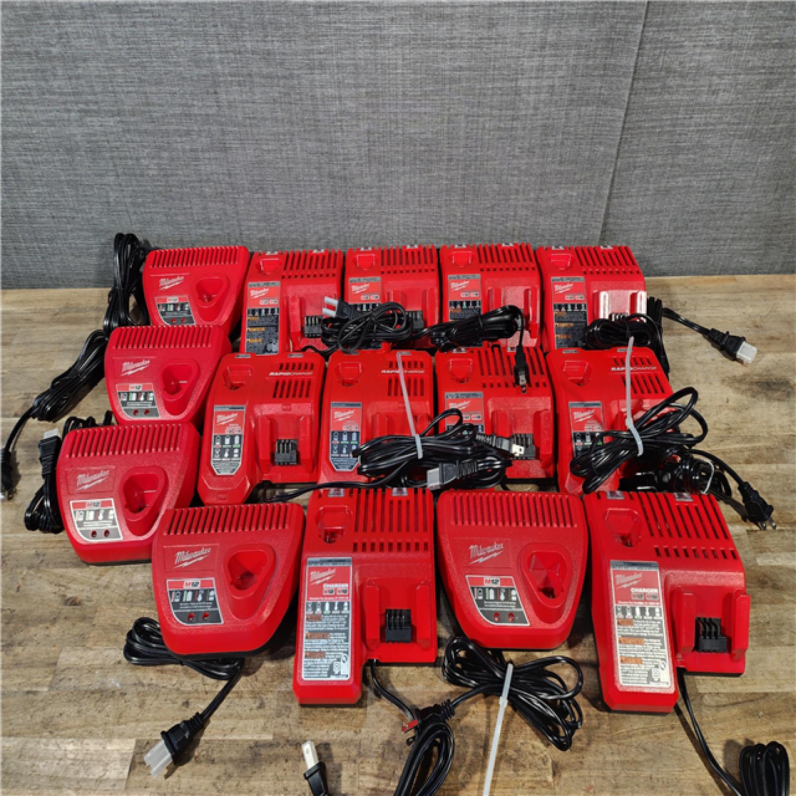 HOUSTON LOCATION - AS-IS MILWAUKEE BATTERY CHARGER PACK QTY - 15