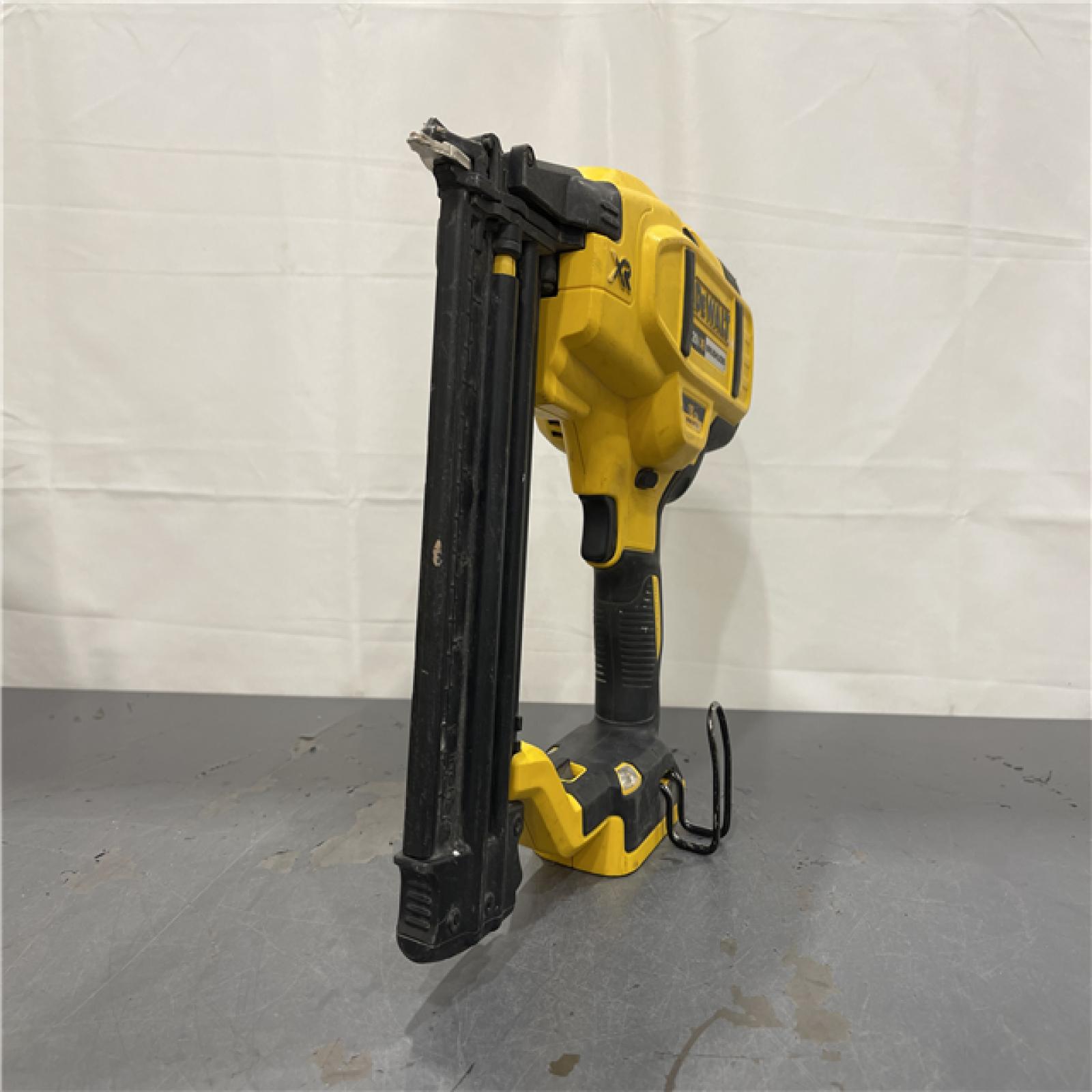 AS-IS - DeWalt 20V MAX XR Lithium-Ion Electric Cordless 18-Gauge Brad Nailer
