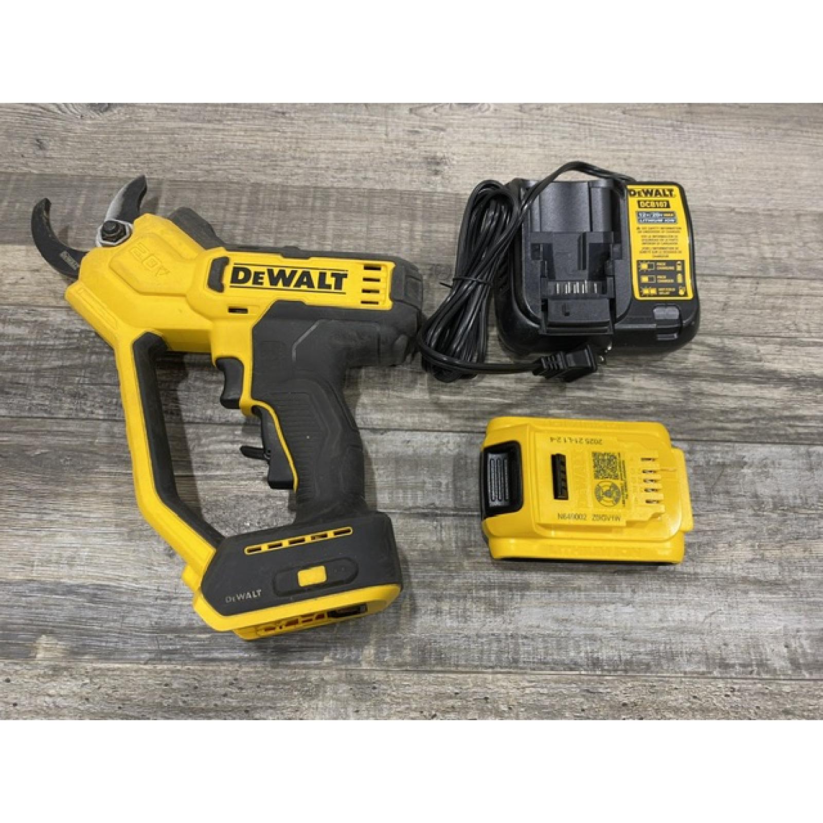 AS-IS DEWALT 20V MAX Cordless Battery Powered Pruner Kit