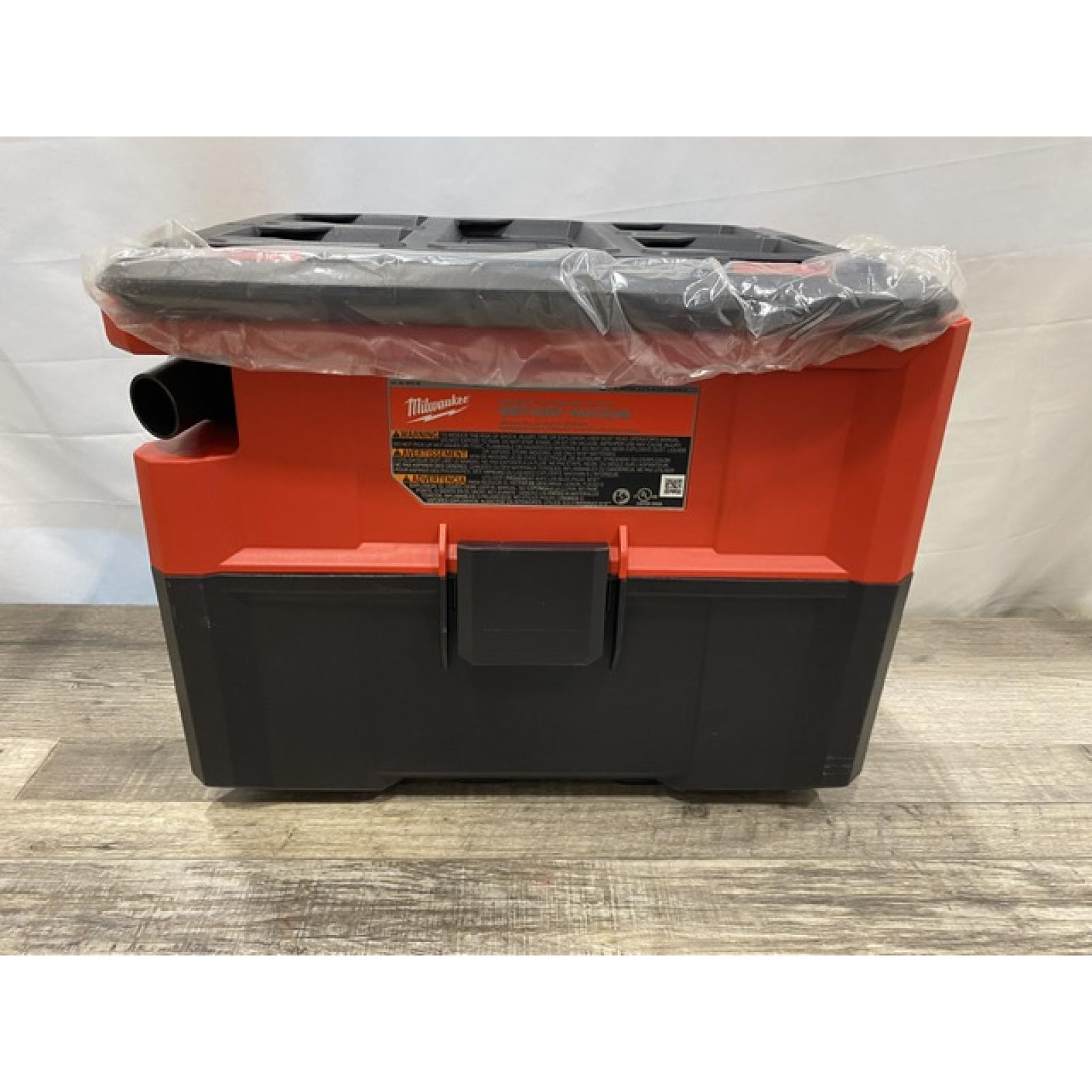 LIKE NEW - Milwaukee  FUEL PACKOUT 18-Volt Lithium-Ion Cordless 2.5 Gal. Wet/Dry Vacuum (Vacuum-Only)