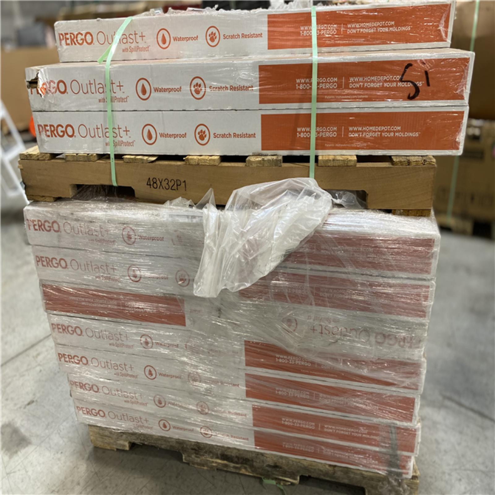 DALLAS LOCATION - Pergo Outlast+ Marigold Oak 12 mm T x 7.4 in. W Waterproof Laminate Wood Flooring (19.6 sqft/case) PALLET (38) UNITS