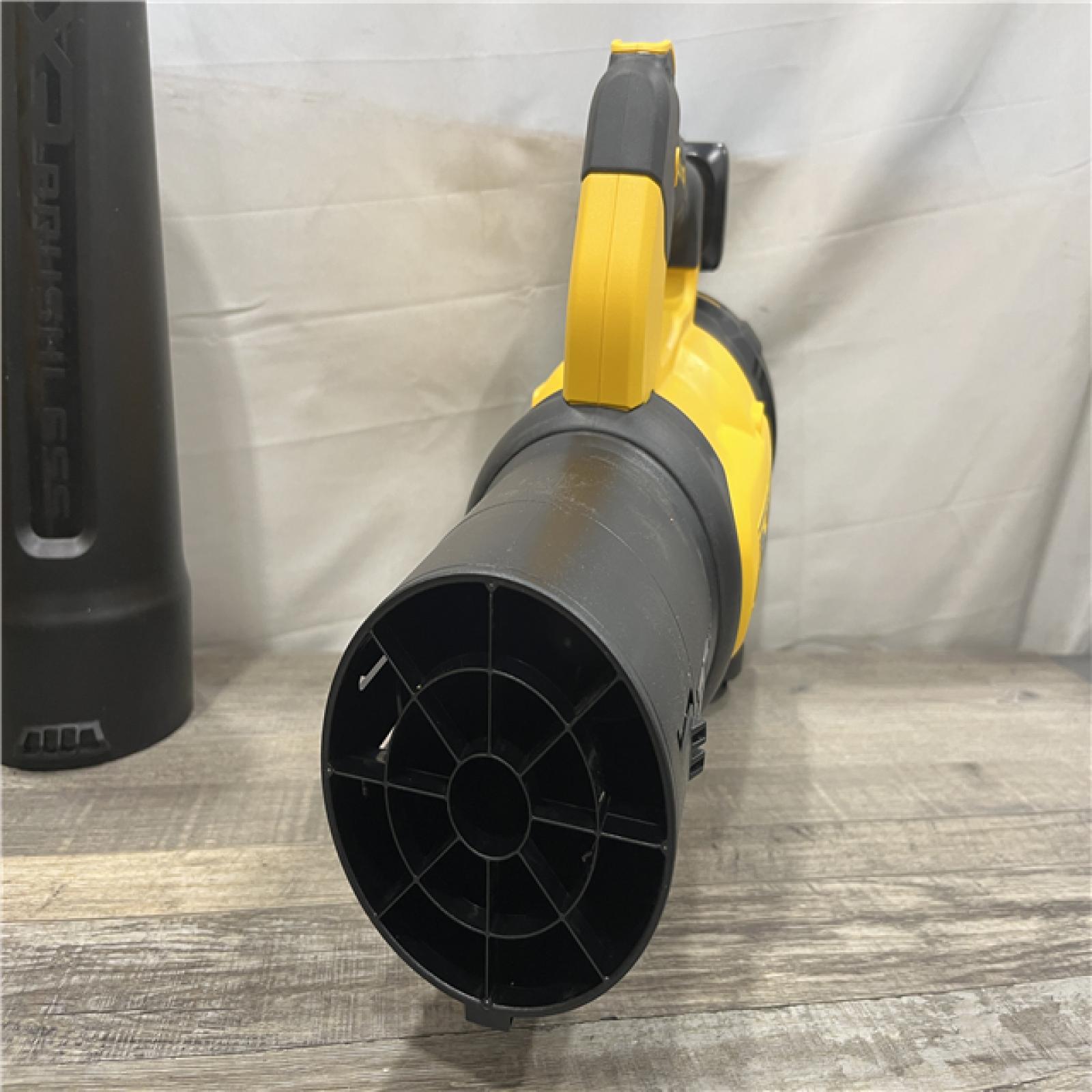 AS-IS DEWALT 20V MAX XR 550 CFM 133 MPH Cordless Battery Powered Blower Kit