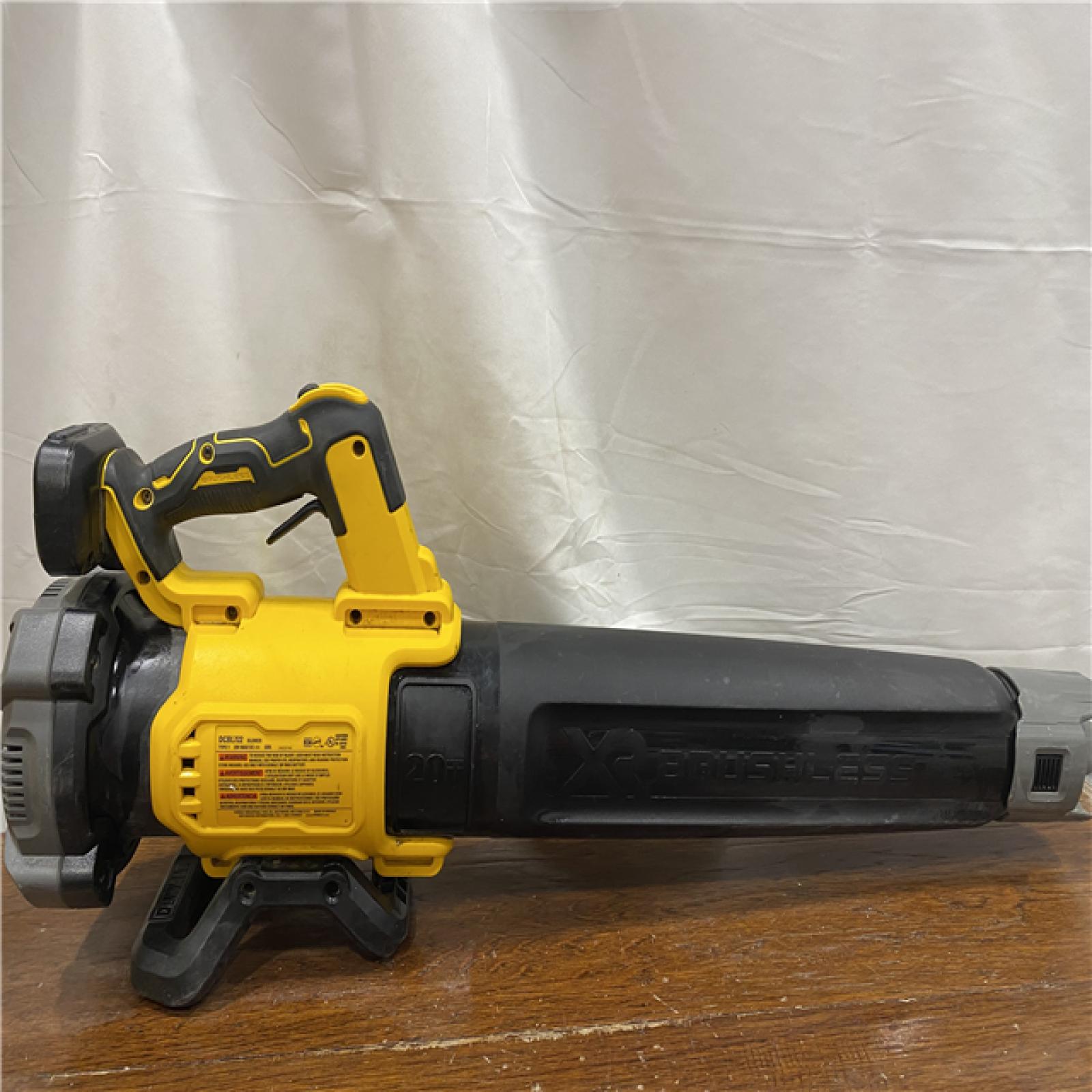 AS-IS DEWALT 20V MAX* XR Brushless Cordless Handheld Blower Kit